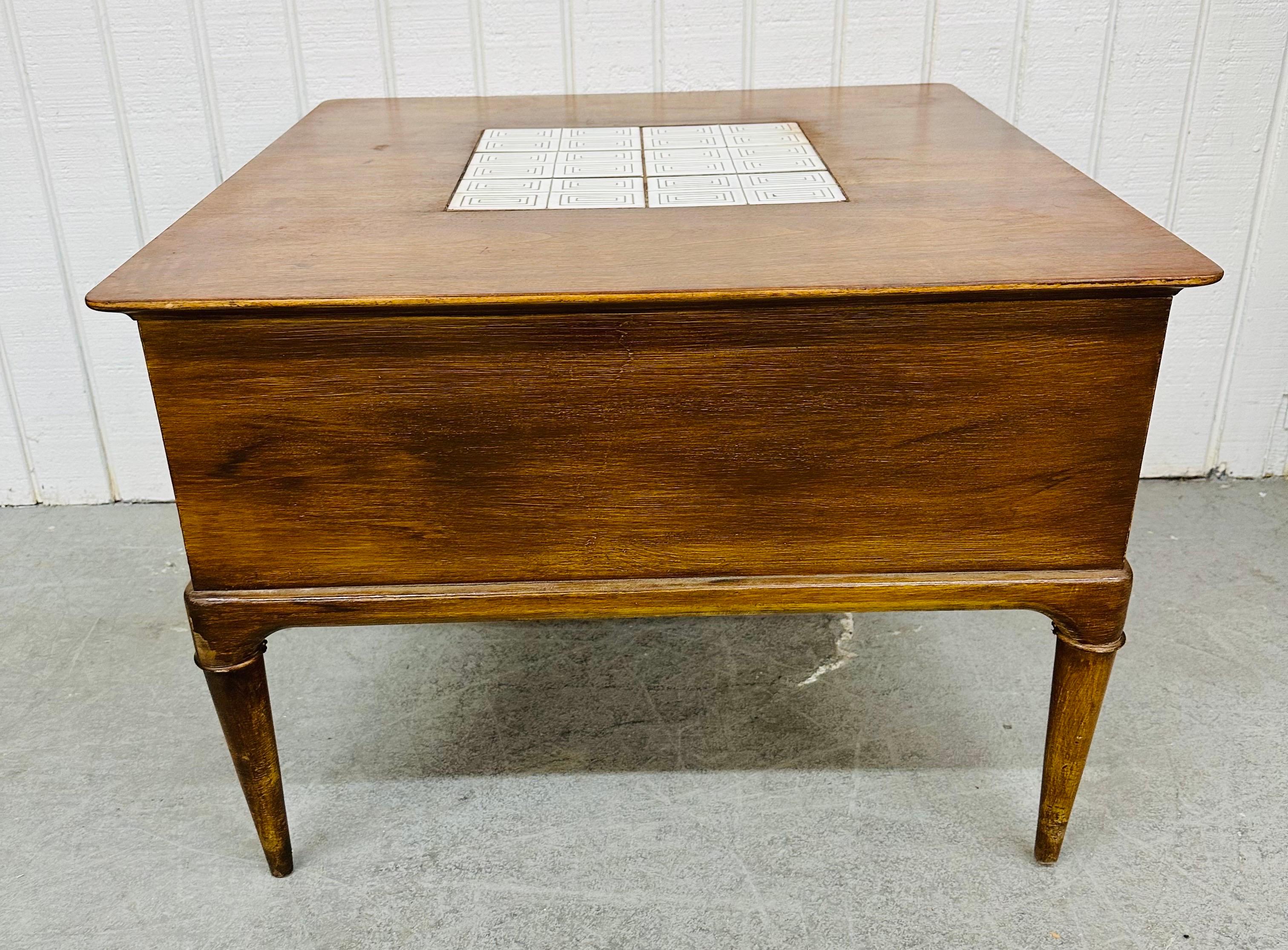 Mid-Century Modern Lane's Beistelltisch aus Nussbaumholz (Messing) im Angebot