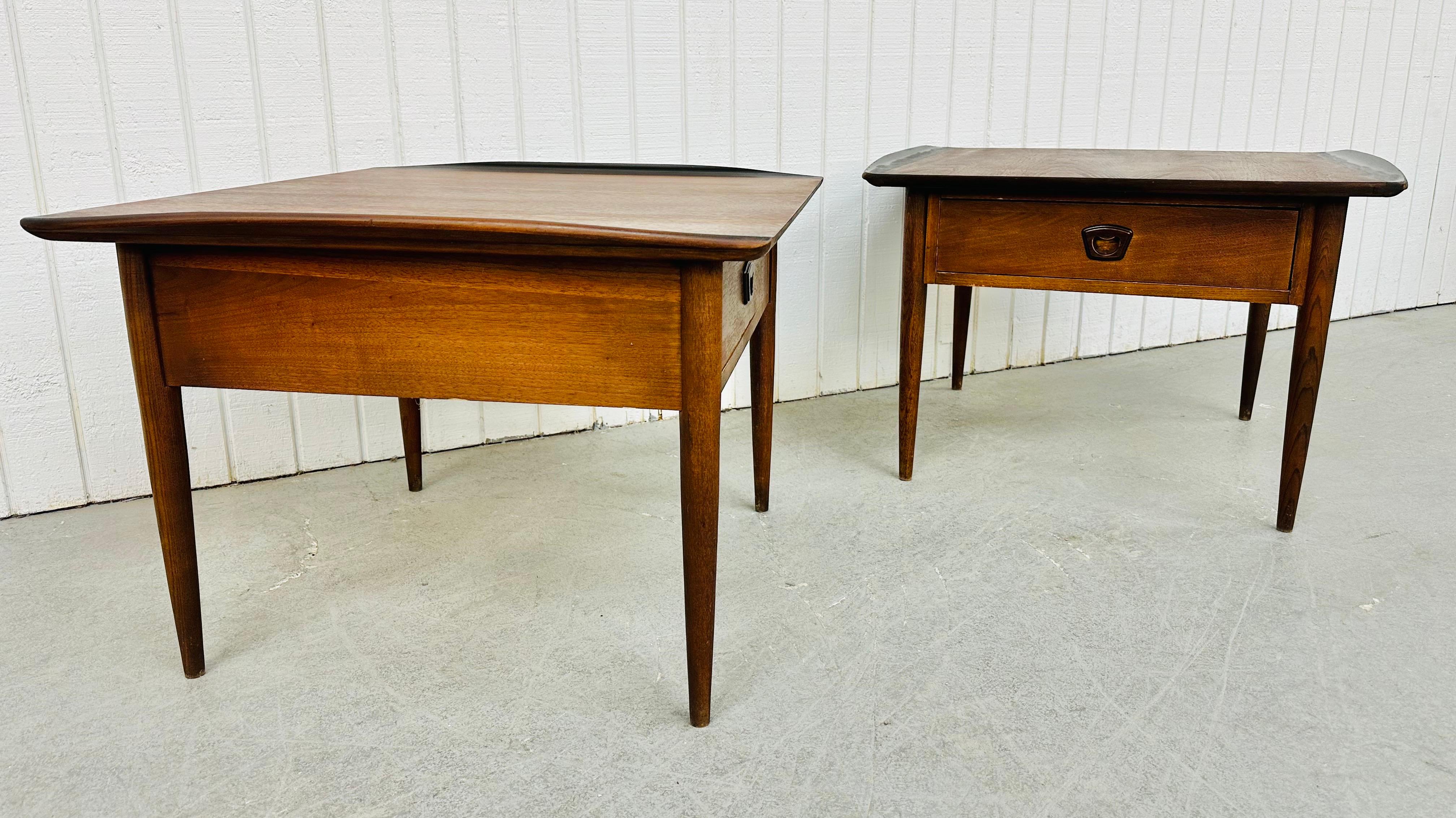 Mid-Century Modern Lane Walnut Side Tables - Set of 2 In Good Condition For Sale In Clarksboro, NJ