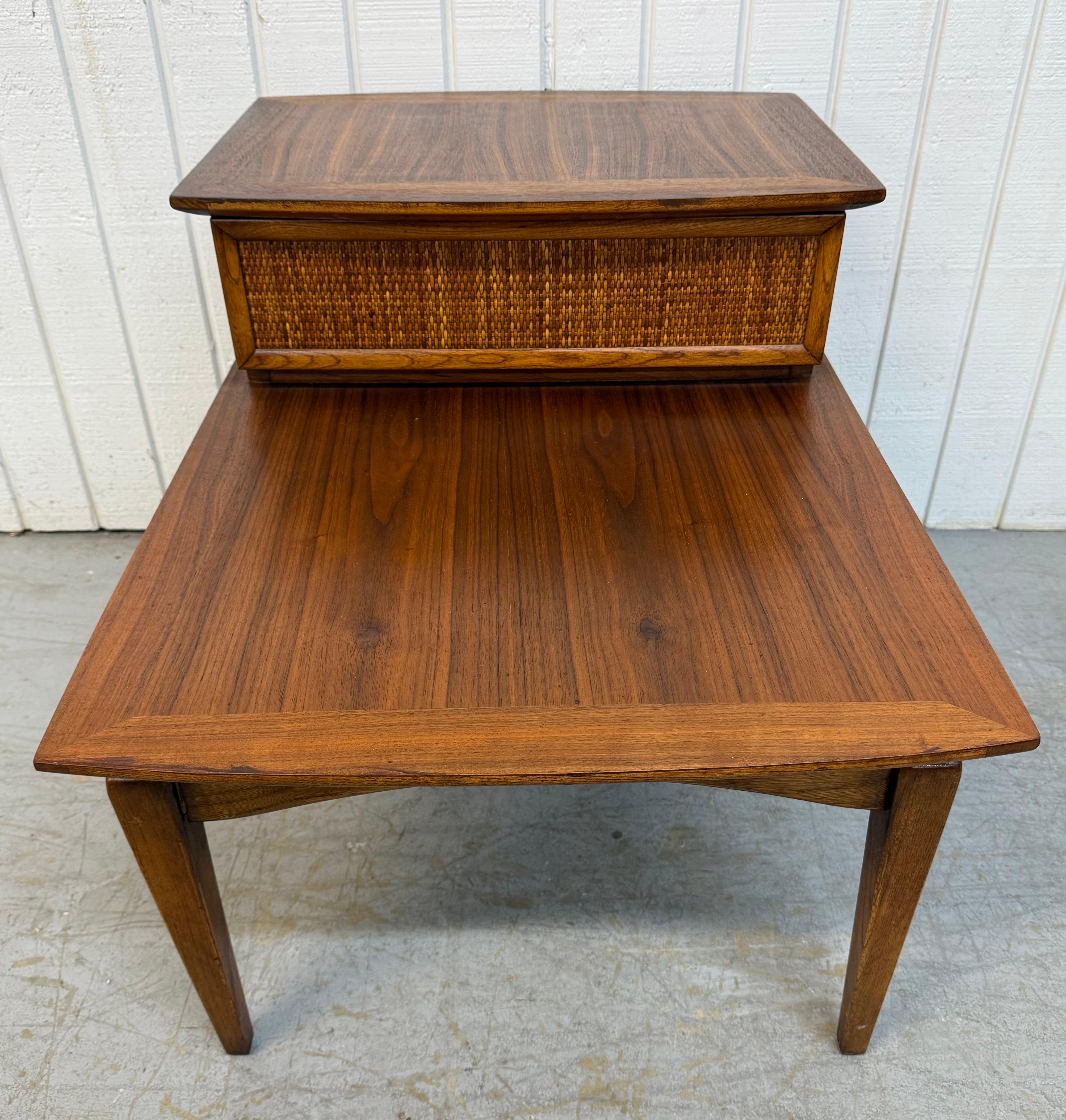 Mid-Century Modern Lane's Walnut Step Beistelltische - 2er Set im Zustand „Gut“ im Angebot in Clarksboro, NJ