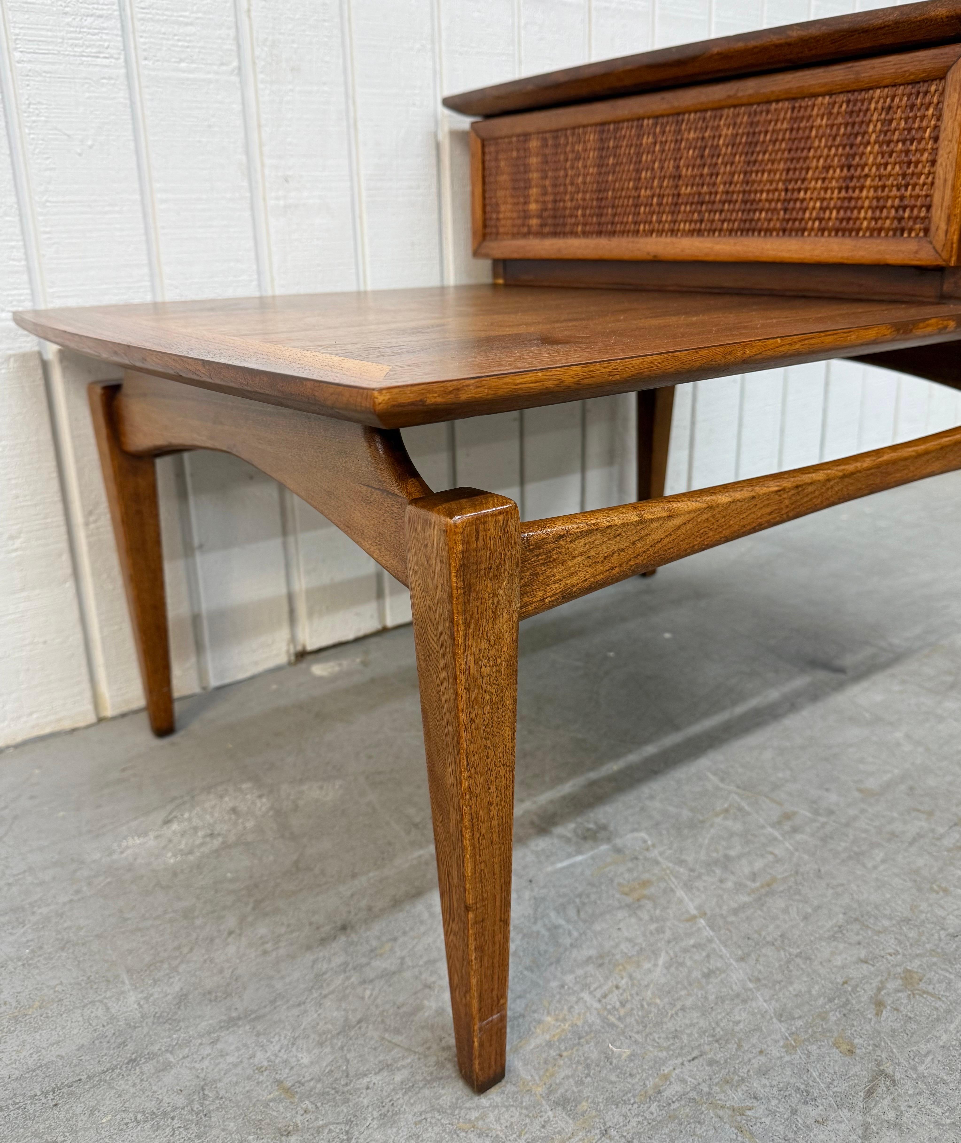 Mid-Century Modern Lane's Walnut Step Beistelltische - 2er Set (20. Jahrhundert) im Angebot