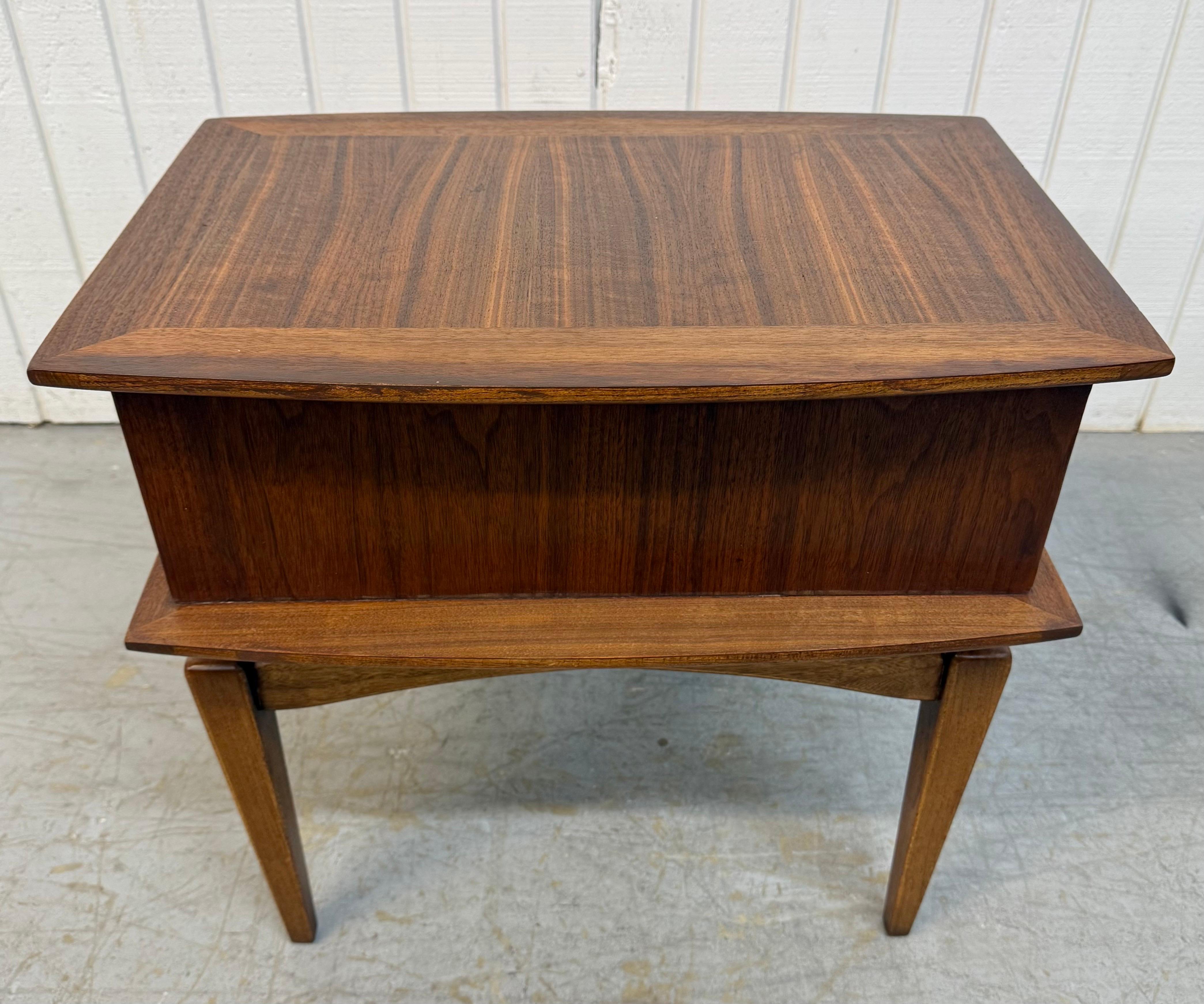 Mid-Century Modern Lane's Walnut Step Beistelltische - 2er Set im Angebot 1
