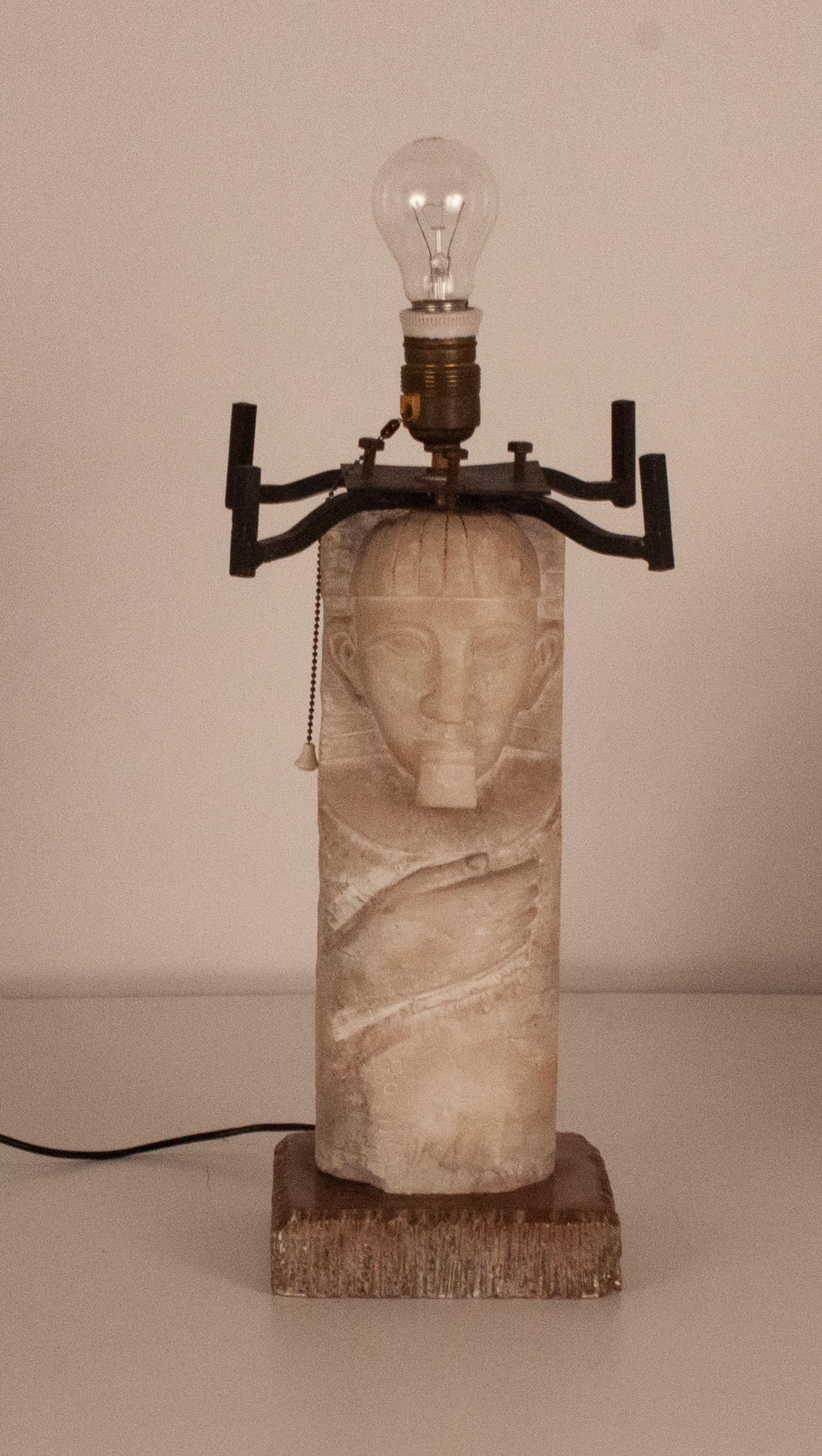 Large alabaster table lamp from the 50s.
   Composed of two bodies, one of them in alabaster representing
   an egyptian pharaoh Brown marble base, black support
   screen of iron and alabaster, producing a beautiful effect of the
   the light when