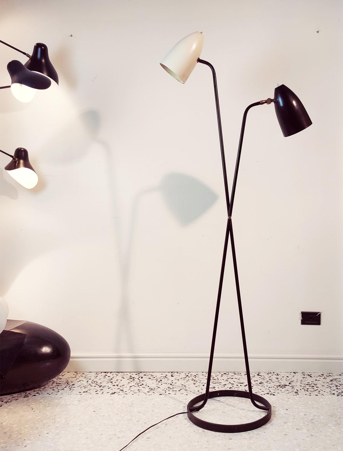 Lacquered Mid-Century Modern Large Black and White Floorlamp by Stilnovo, Milano, 1950s For Sale