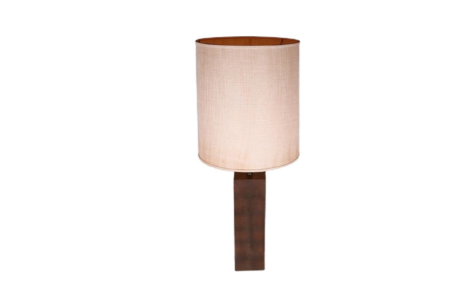 1960s Mid-Century Modern Milo Baughman style large block table lamp with original shade. Features a simple clean design in a beautifully parquet pattern, with black neck. The original wiring is fully functional with a 3-way socket.