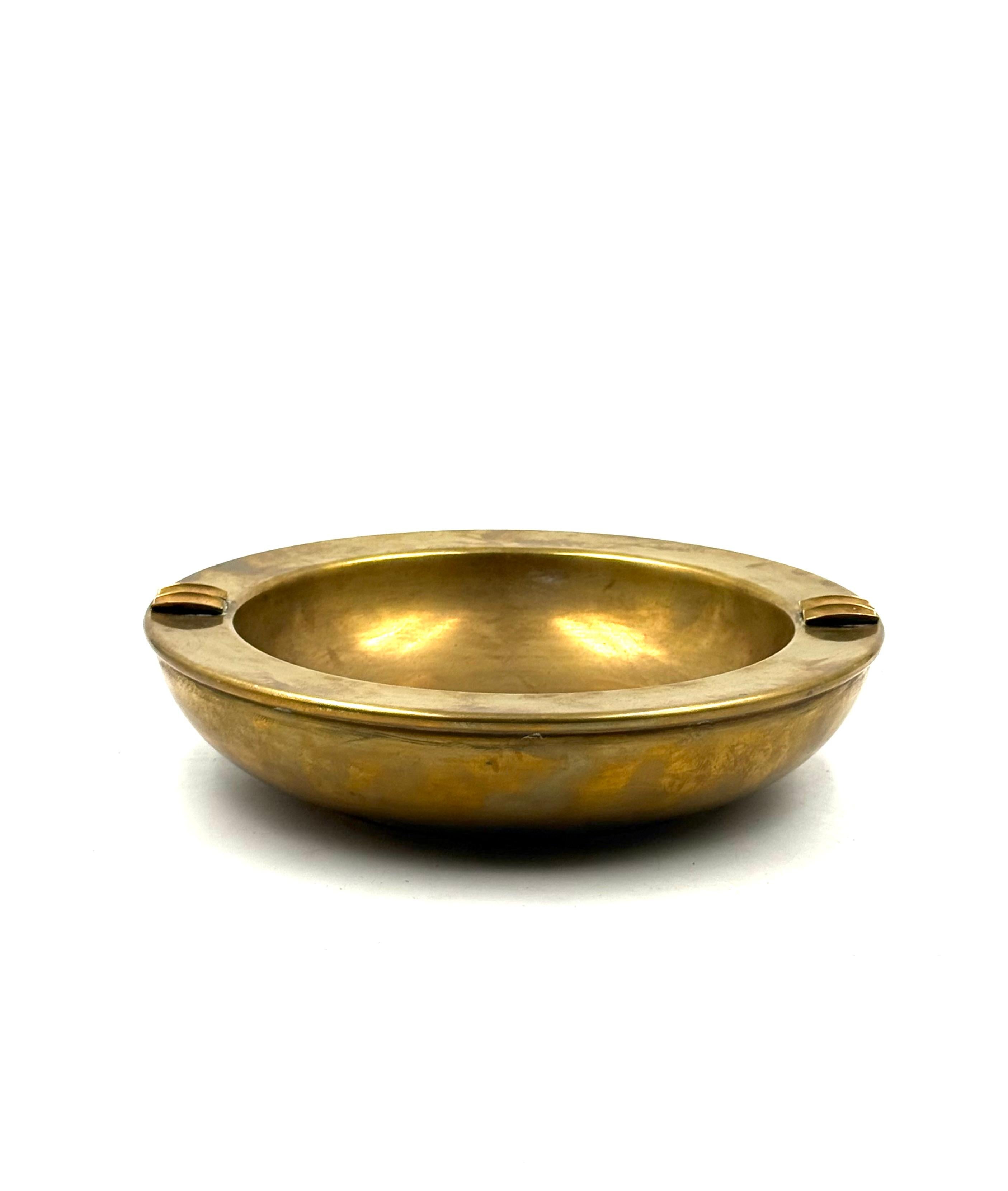 Cenicero grande de latón moderno de mediados de siglo, Italia Años 50 Mid-20th Century en venta