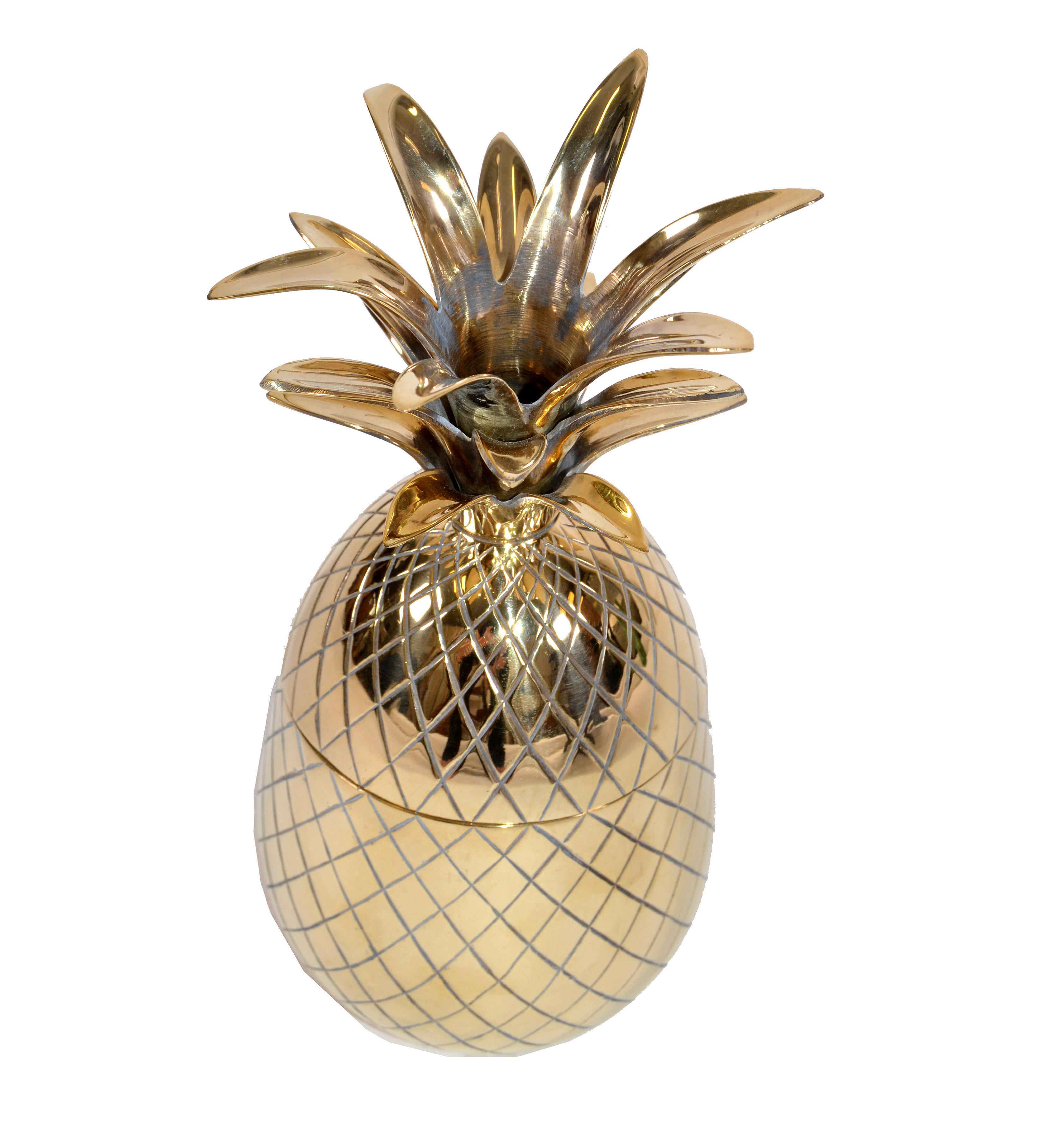 Decorative brass pineapple Pina Colada cup, jar with lid from the 1970s.
Recently polished and professional cleaned.
Mid-Century Modern collectible Barware item and Fine Art Sculpture.