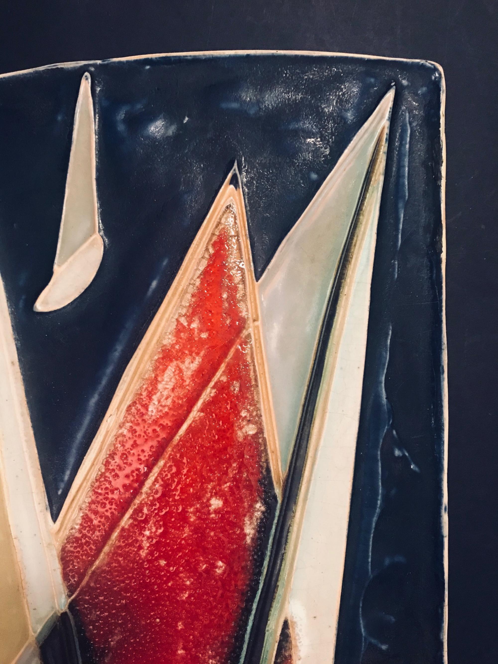 Plaque de carreaux en céramique en relief de style moderne du milieu du siècle dernier:: signée Helmut Schaffenacker Bon état - En vente à Vero Beach, FL