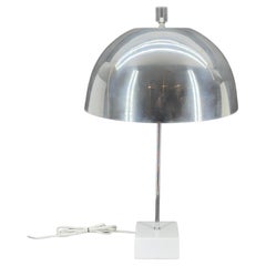 Lampada da tavolo a cupola cromata grande in stile metà secolo moderno
