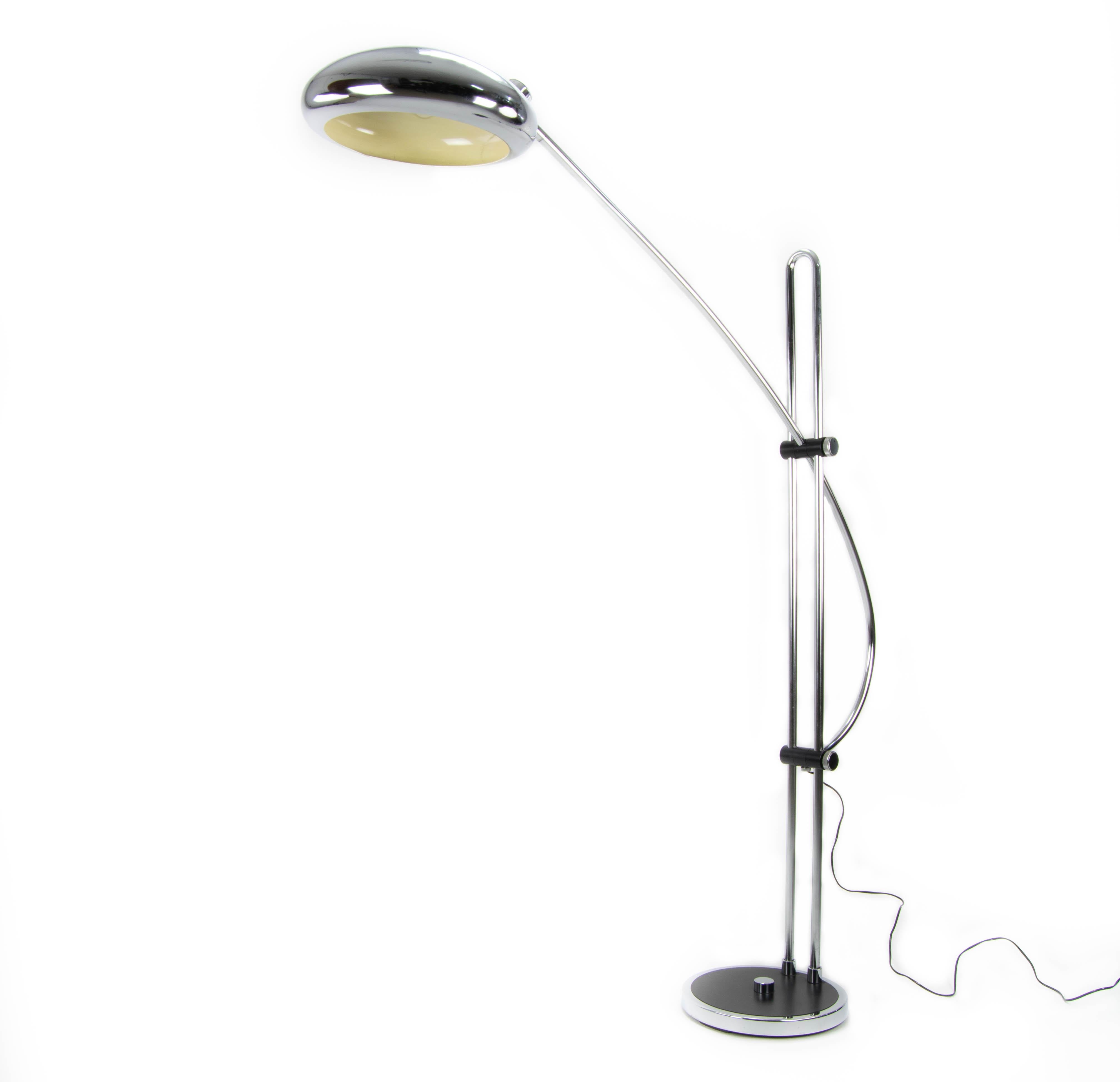 Mid-Century Modern Large Chrome Steel Italian Arc Floor Lamp by T-Pons, 1970 In Good Condition In Escalona, Toledo