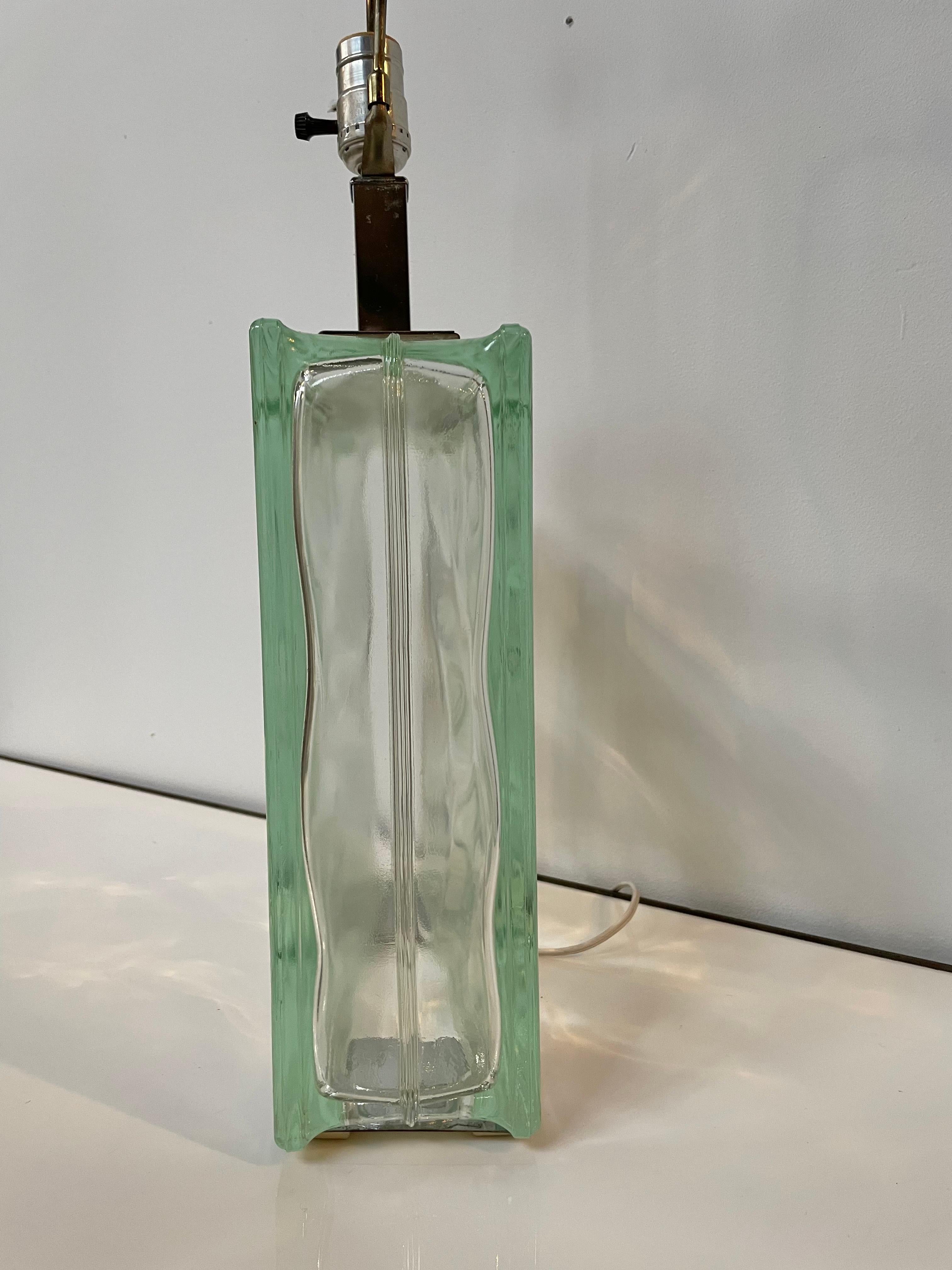 Fin du 20e siècle Grande lampe de bureau moderne mi-siècle moderne en verre transparent et chrome Raymor en vente