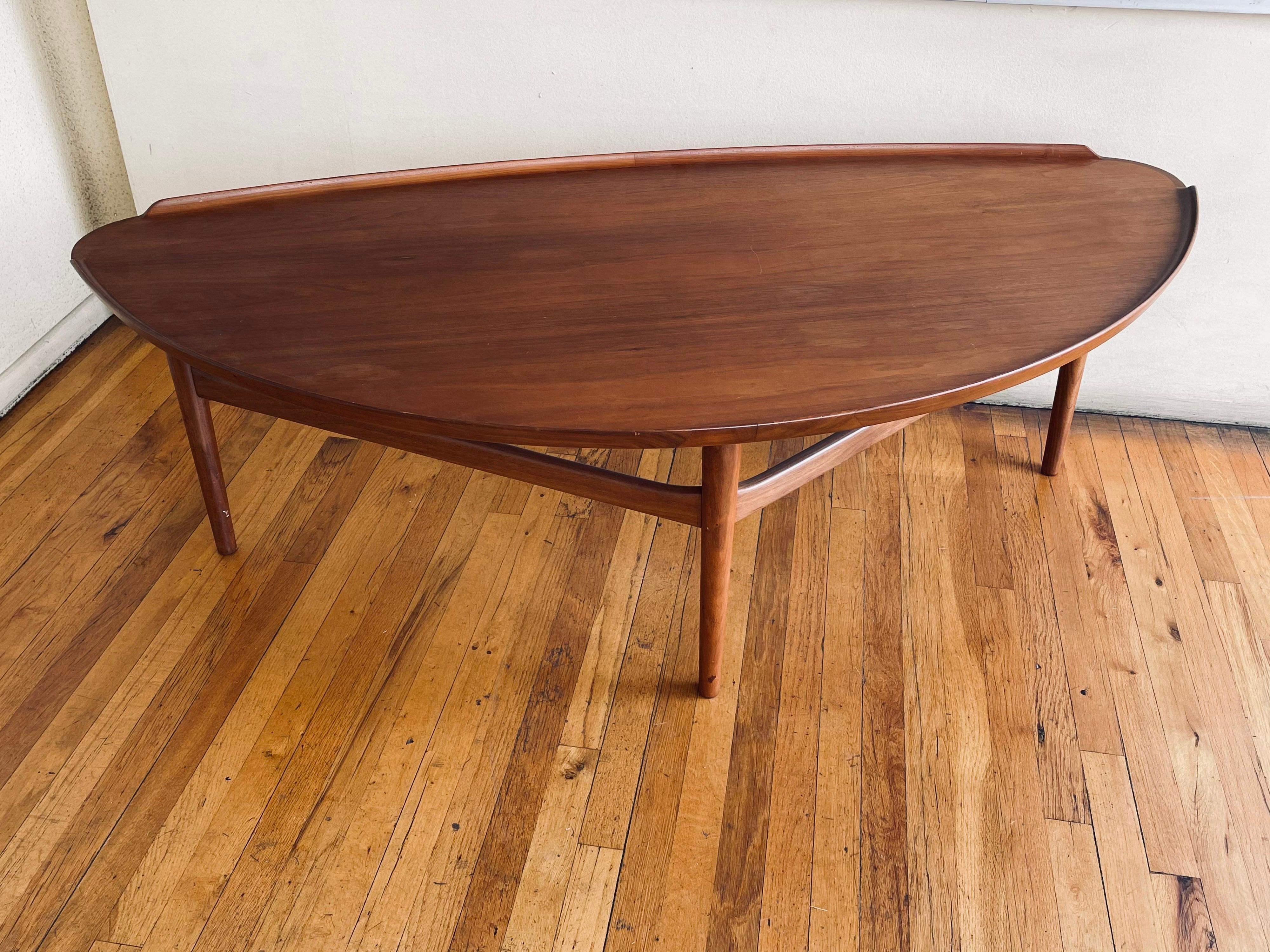 Beautiful large coffee table designed by Finn Juhl for Baker Furniture, circa 1950's nice condition in walnut finish raised edge and medallion mark.