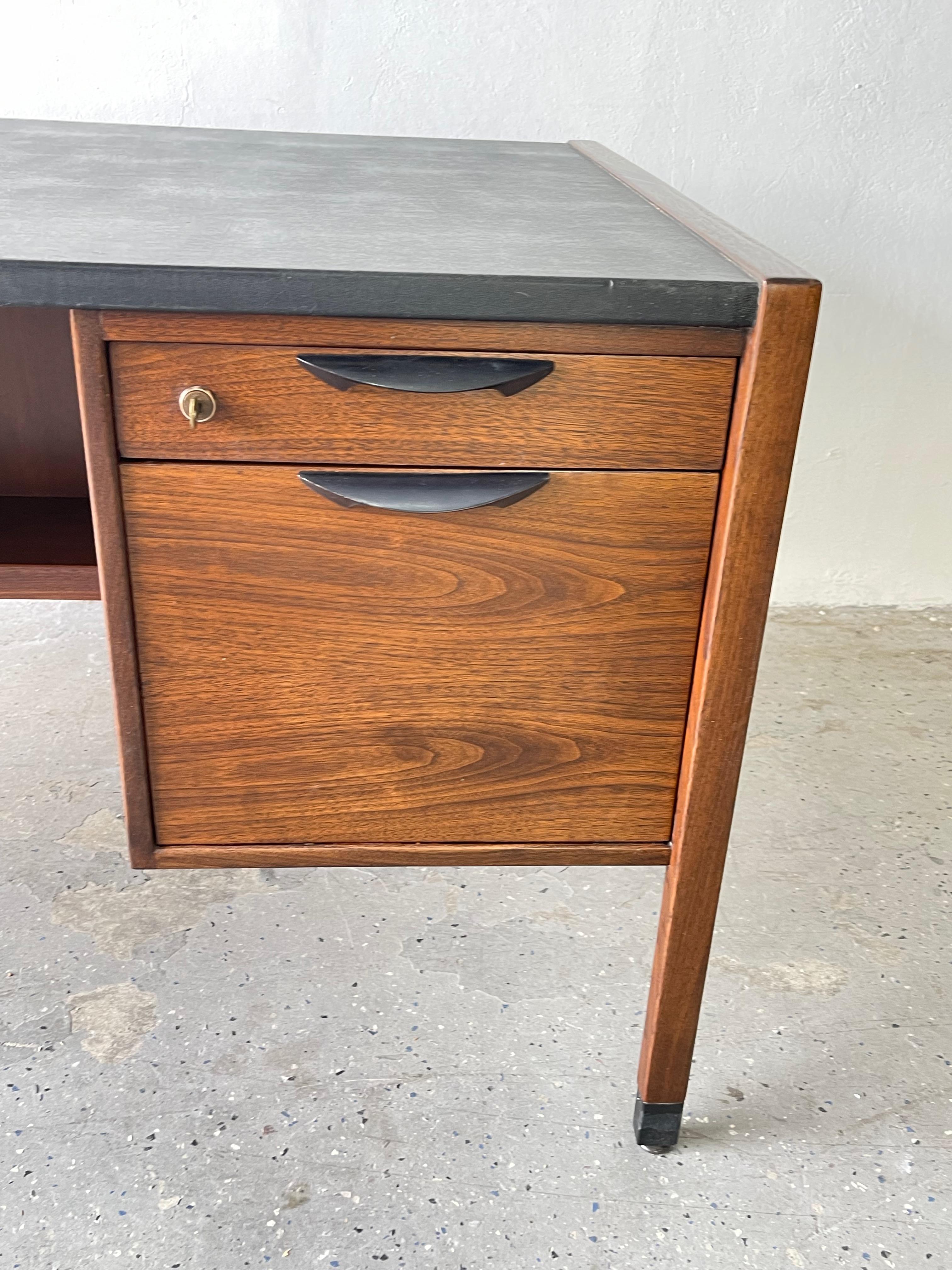 Mid-Century Modern Large Executive Desk & Credenza by Jens Risom 4