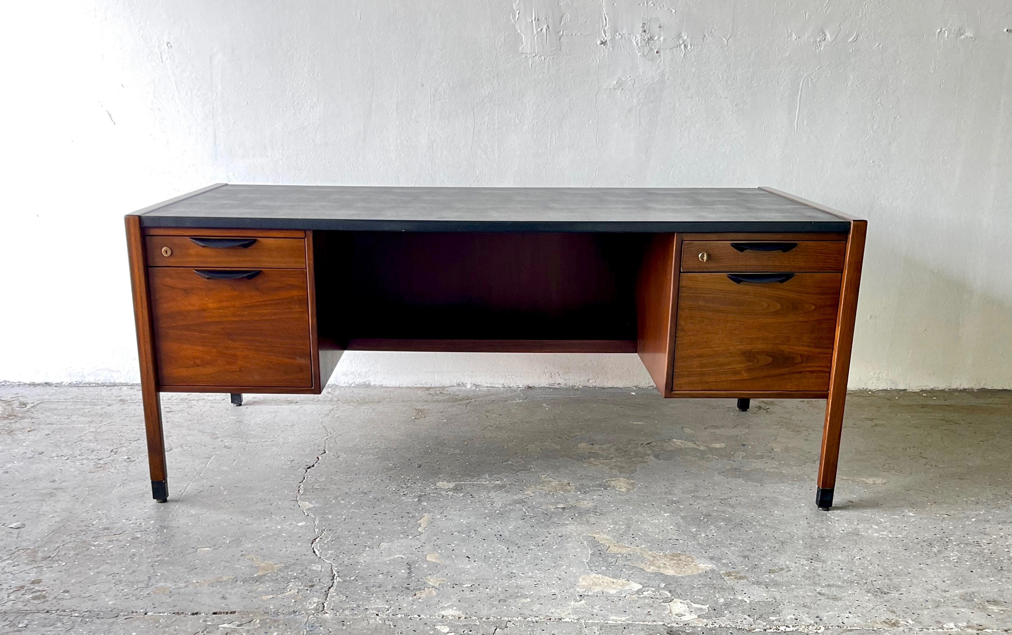 American Mid-Century Modern Large Executive Desk & Credenza by Jens Risom
