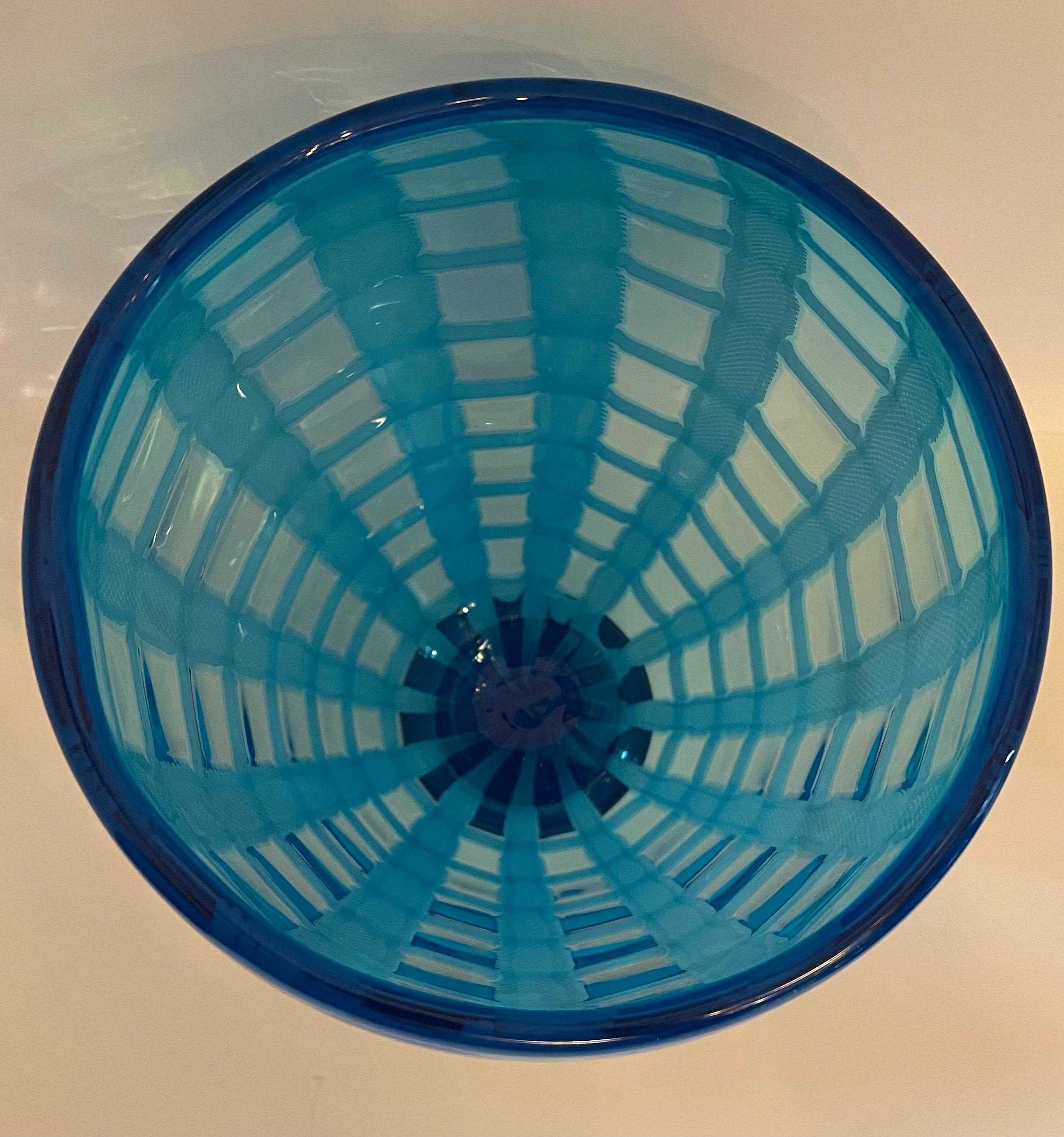 Vase à rayures en verre d'art bleu de Gino Cenedese Modernité du milieu du siècle dernier Bon état - En vente à Roslyn, NY