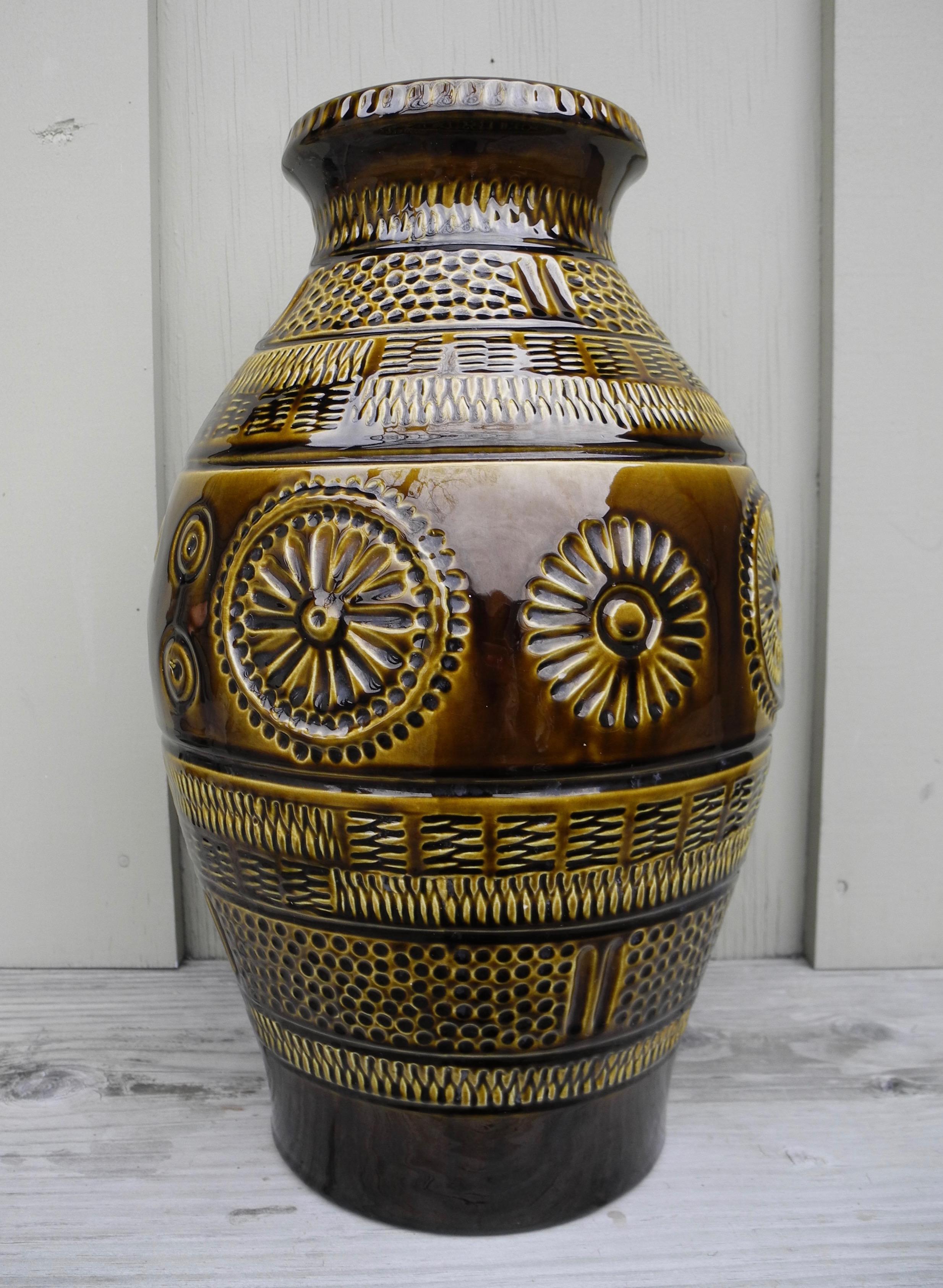 Mid-Century Modern Large Olive W German Ceramic Pottery Vessel Jar Vase In Excellent Condition For Sale In Hudson, NY