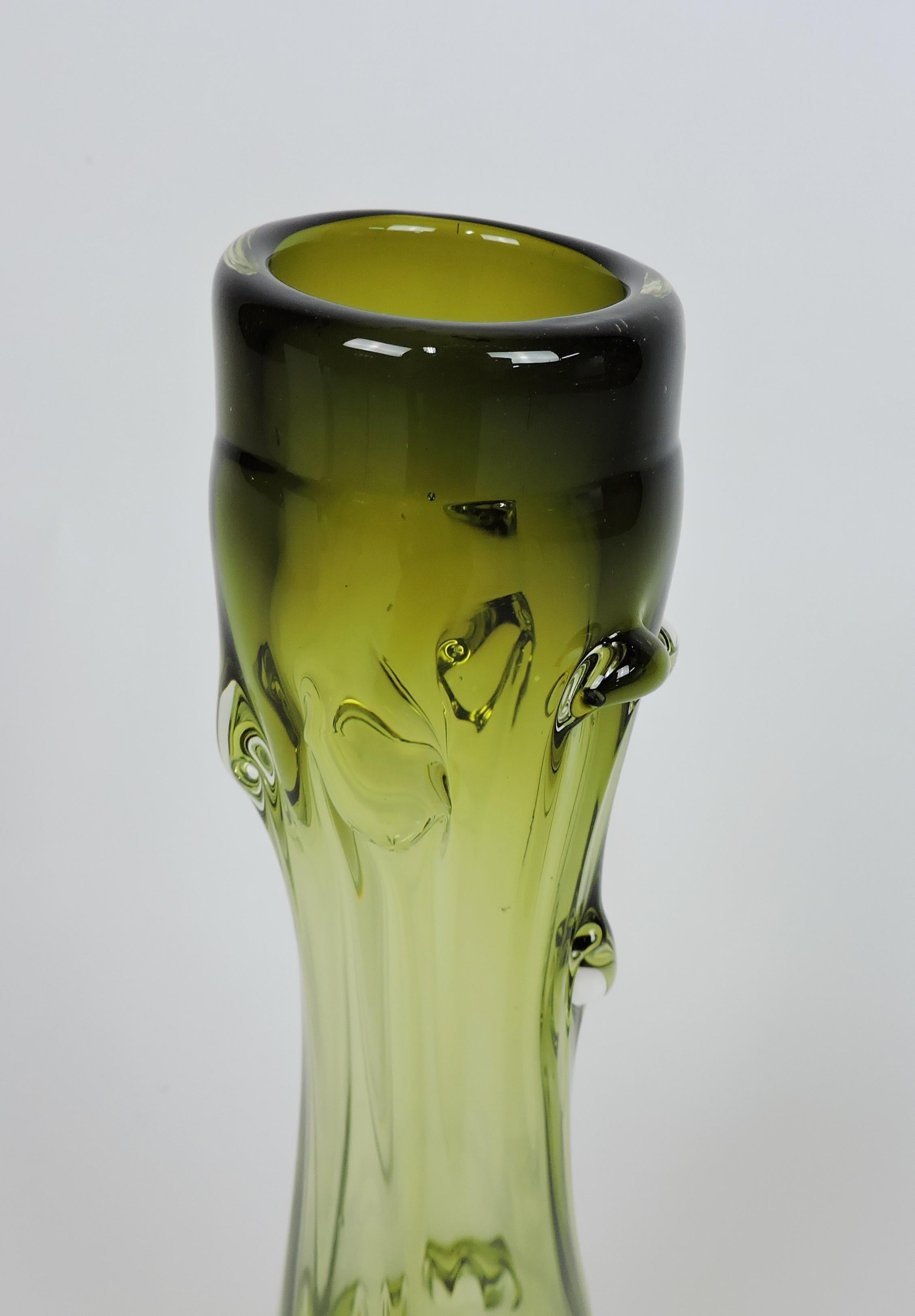 Italiano Vaso di vetro soffiato a mano Greene & Greene, di grandi dimensioni, della metà del secolo scorso. in vendita