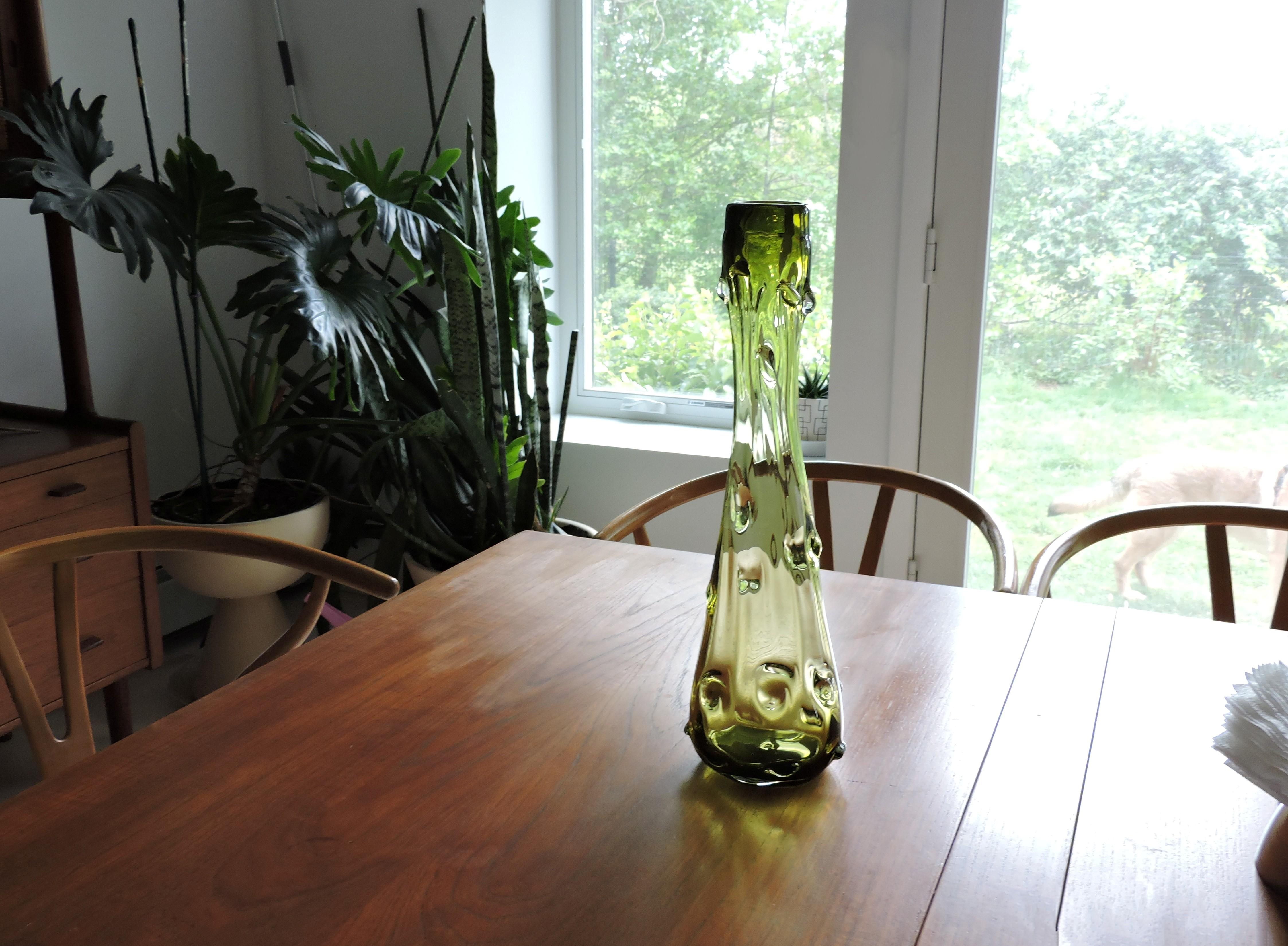 Vaso di vetro soffiato a mano Greene & Greene, di grandi dimensioni, della metà del secolo scorso. in vendita 1
