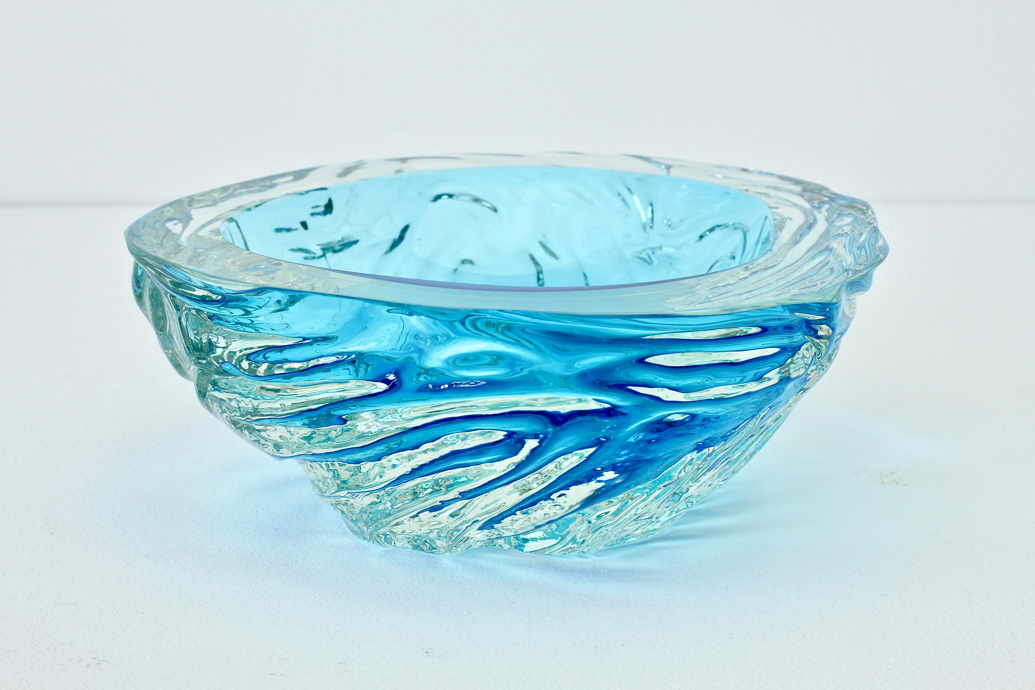 Midcentury Modern Large Italian Blue 'Sommerso' Murano Glass Bowl, Seguso attri. For Sale 4