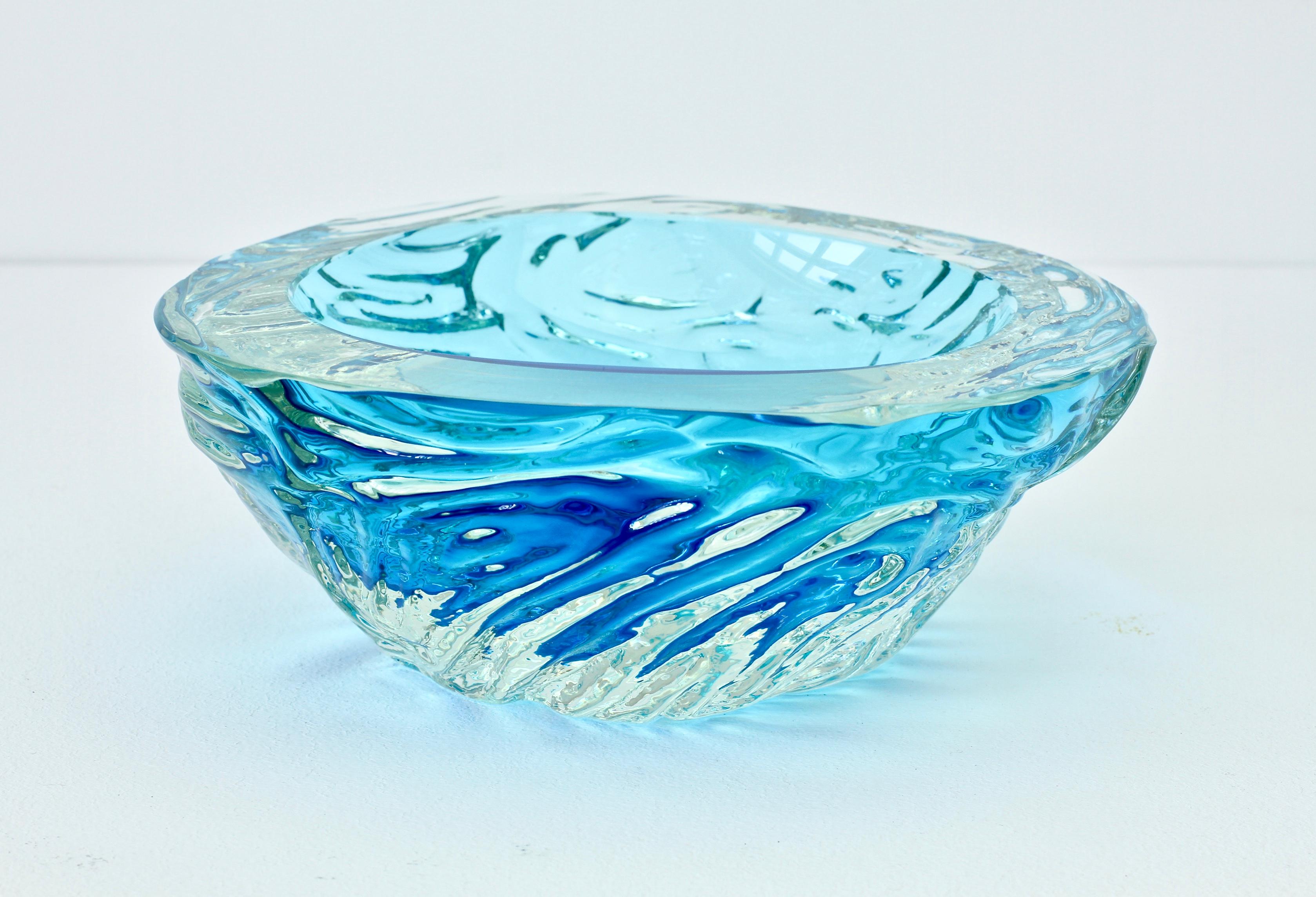 Midcentury Modern Large Italian Blue 'Sommerso' Murano Glass Bowl, Seguso attri. For Sale 5