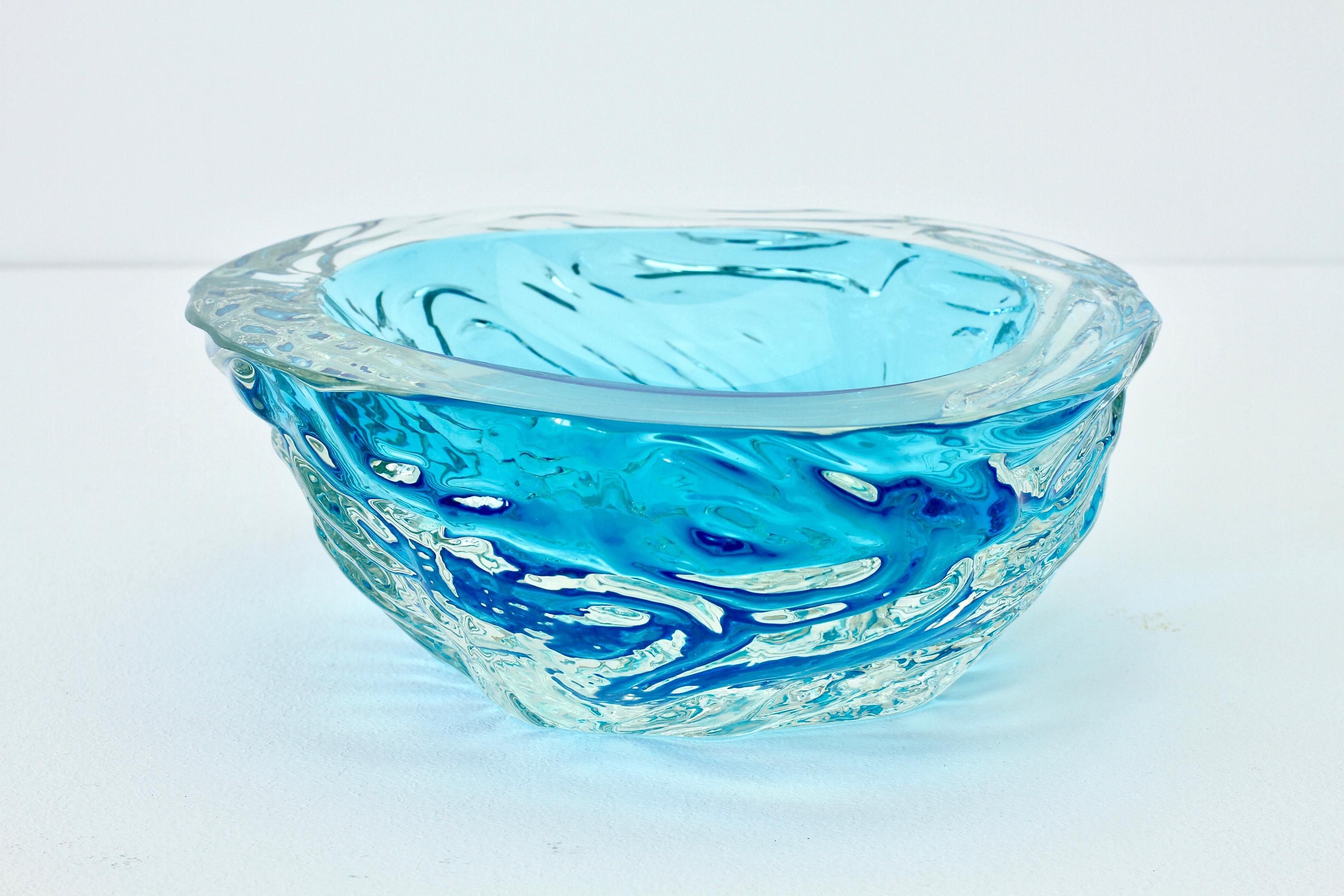 Midcentury Modern Large Italian Blue 'Sommerso' Murano Glass Bowl, Seguso attri. For Sale 7