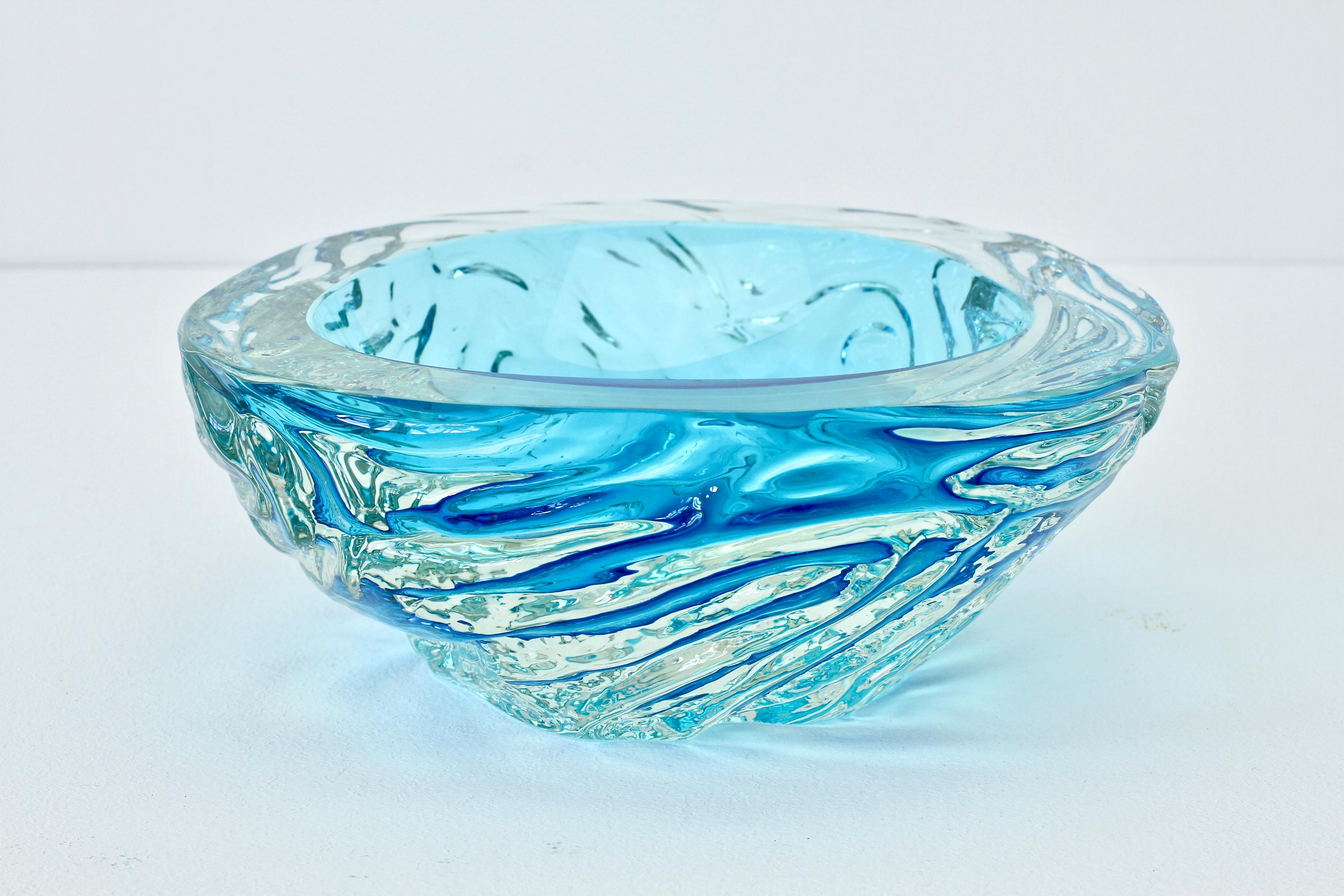 Midcentury Modern Large Italian Blue 'Sommerso' Murano Glass Bowl, Seguso attri. For Sale 8