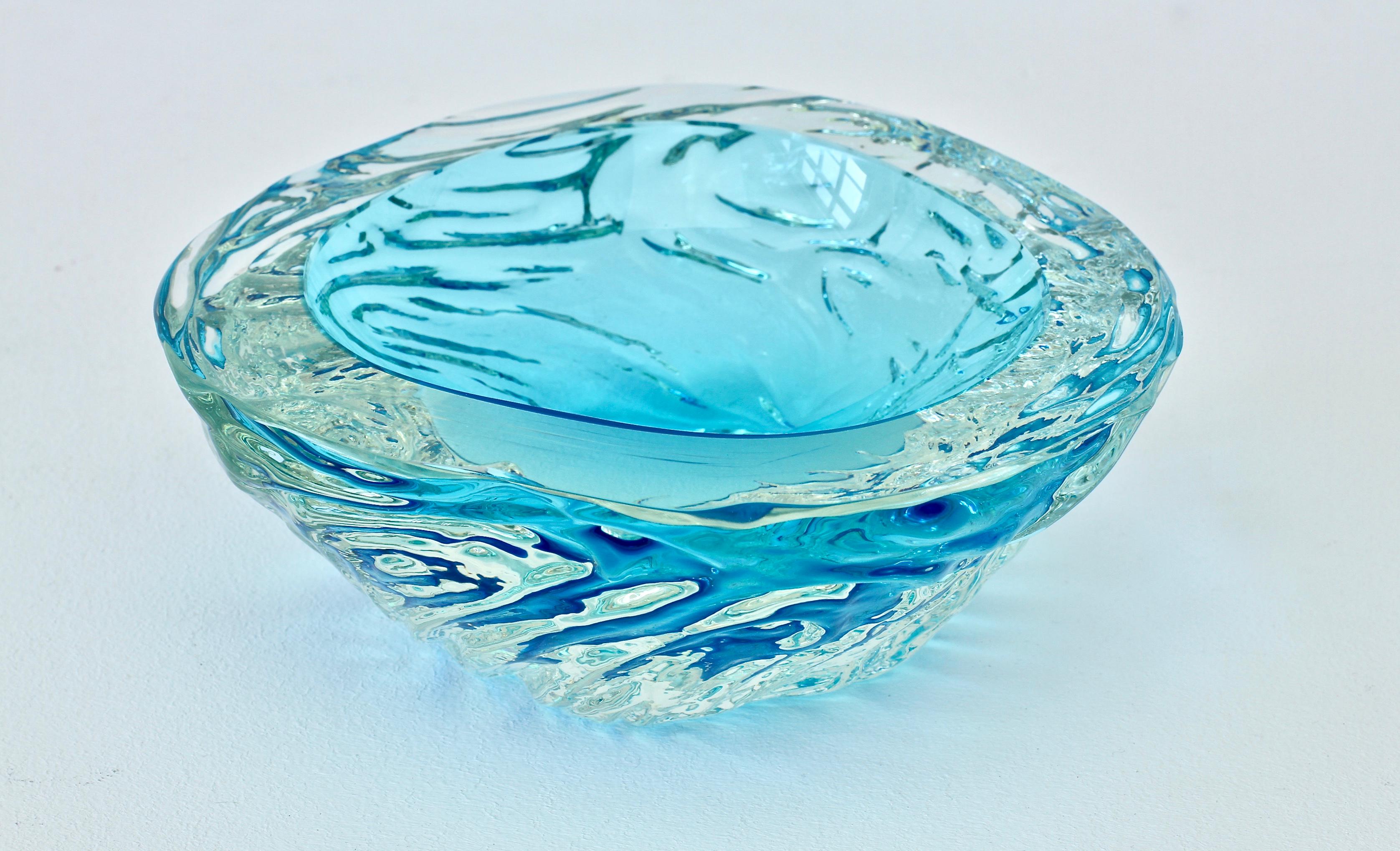 Midcentury Modern Large Italian Blue 'Sommerso' Murano Glass Bowl, Seguso attri. For Sale 11
