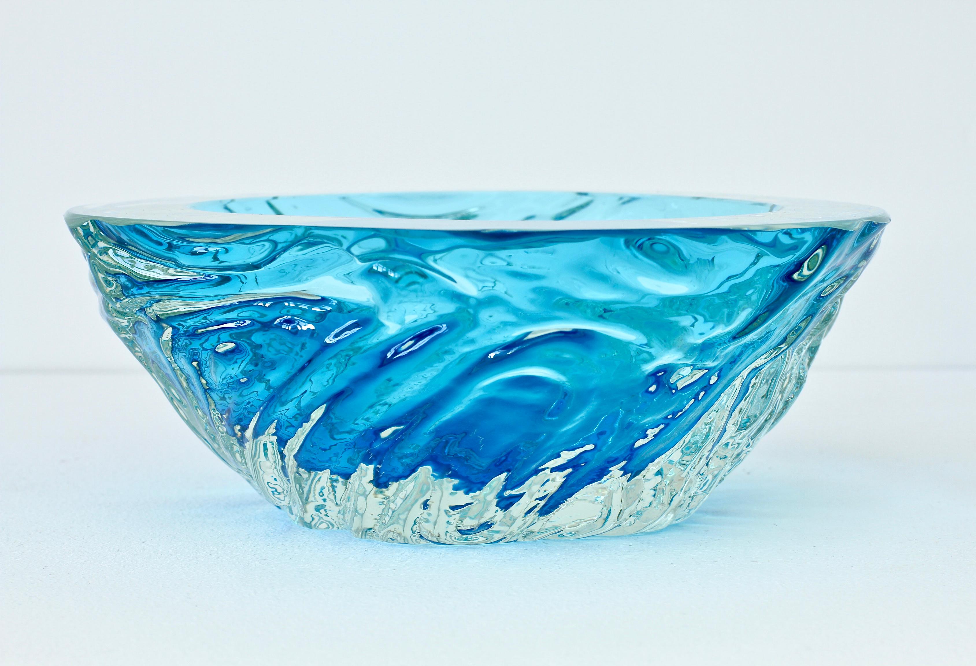20th Century Midcentury Modern Large Italian Blue 'Sommerso' Murano Glass Bowl, Seguso attri. For Sale