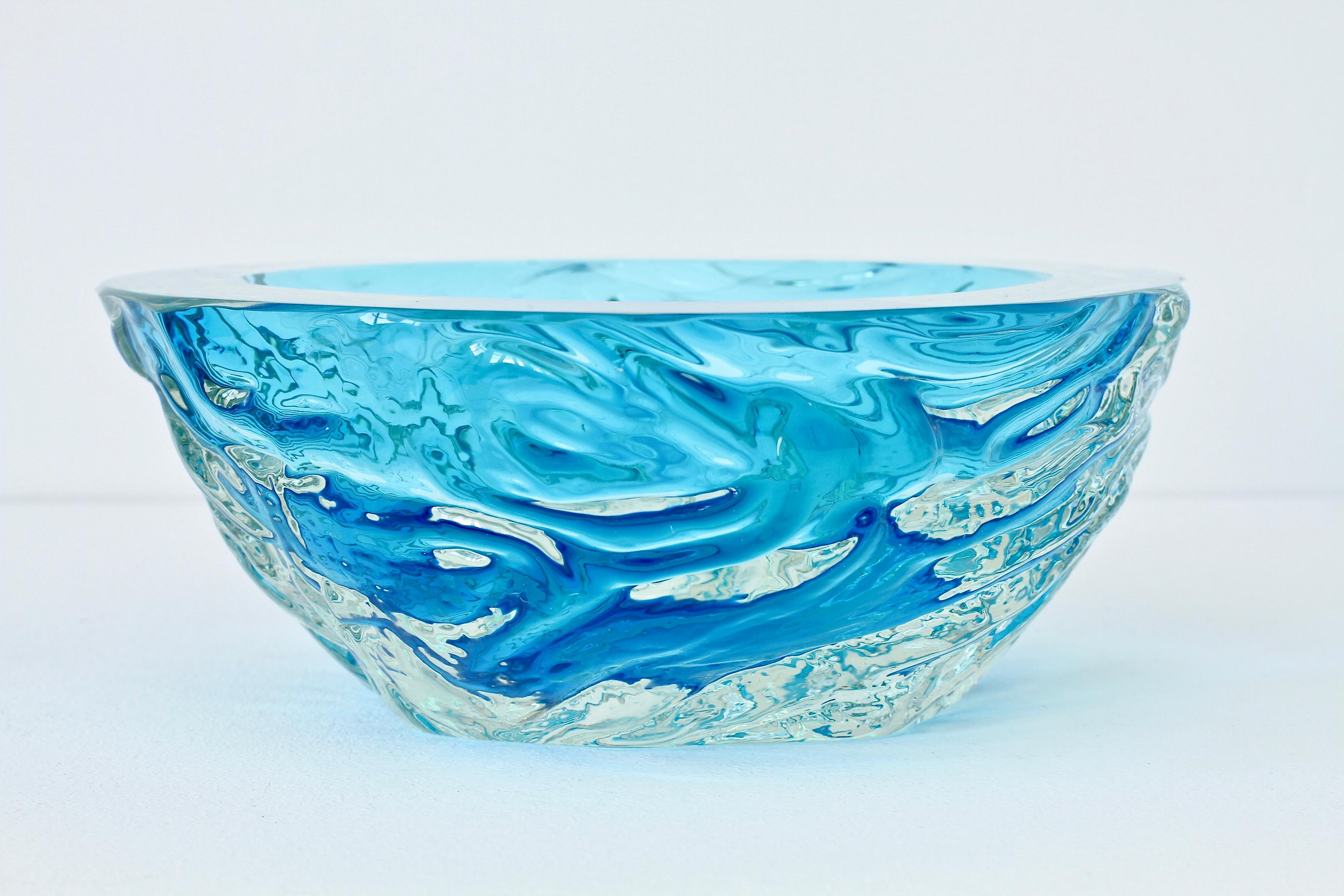 Midcentury Modern Large Italian Blue 'Sommerso' Murano Glass Bowl, Seguso attri. For Sale 2