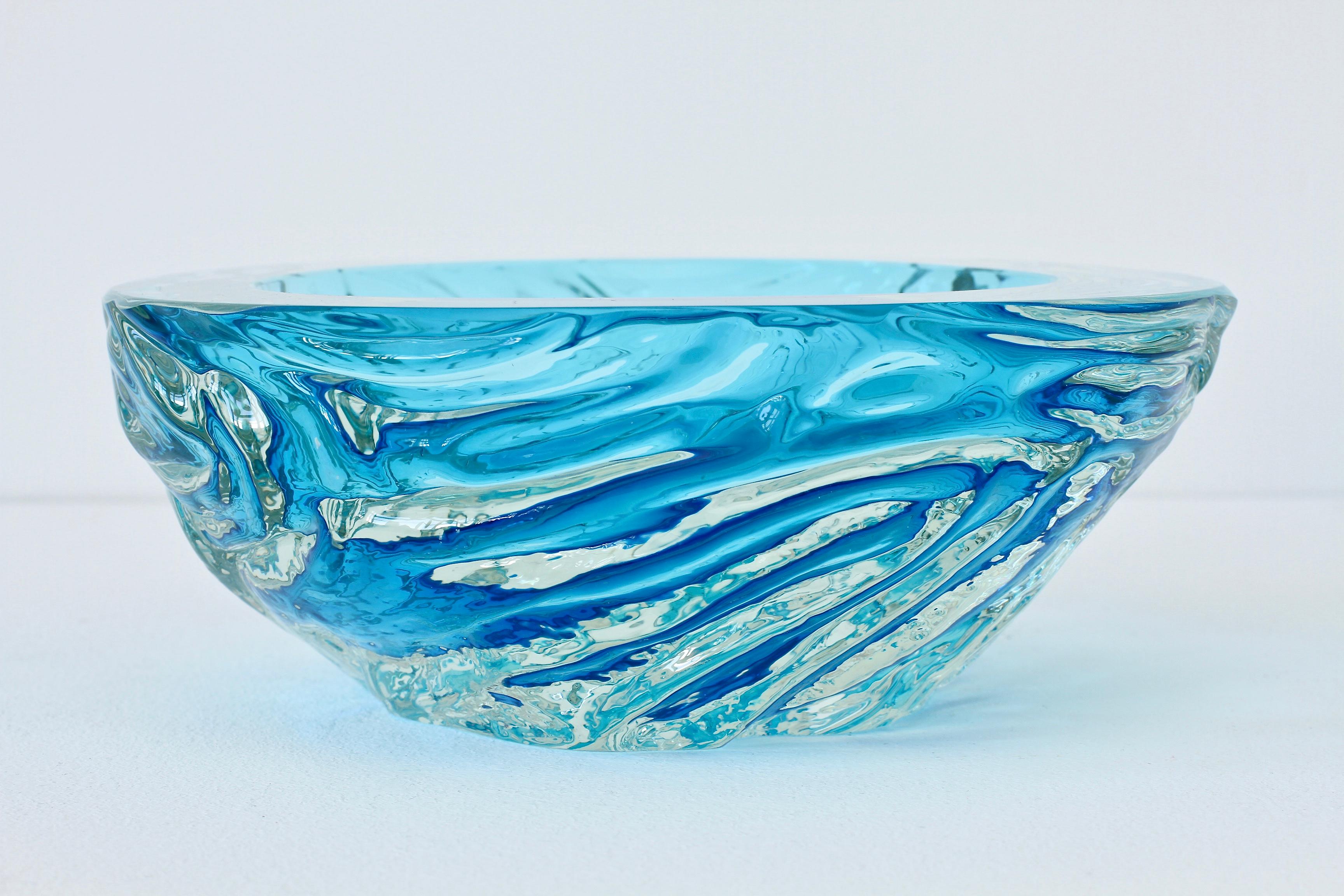 Midcentury Modern Large Italian Blue 'Sommerso' Murano Glass Bowl, Seguso attri. For Sale 3