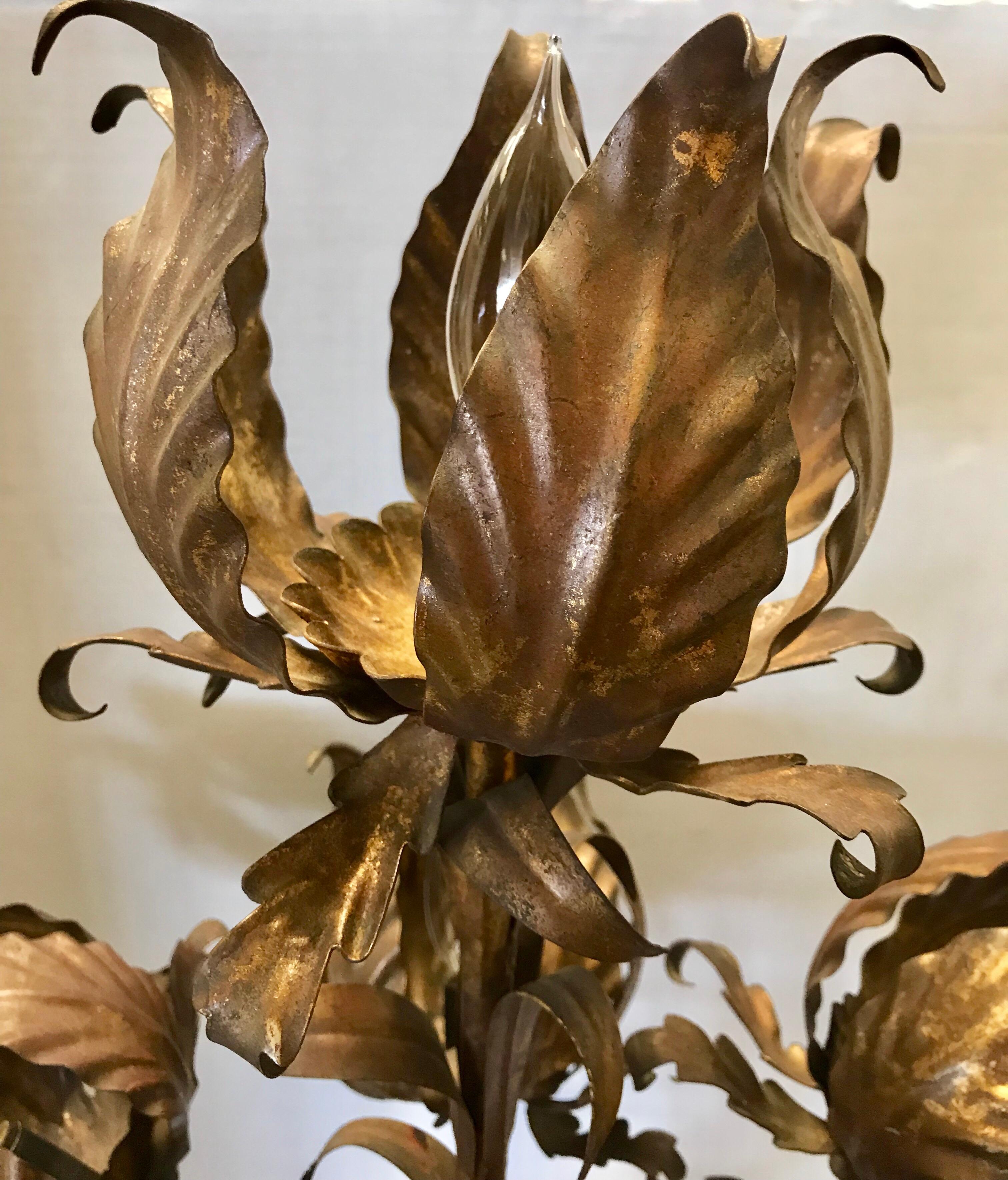 Mid-Century Modern Large Italian Gilt Gold Metal Tole Floral Table Lamp In Good Condition In West Hartford, CT