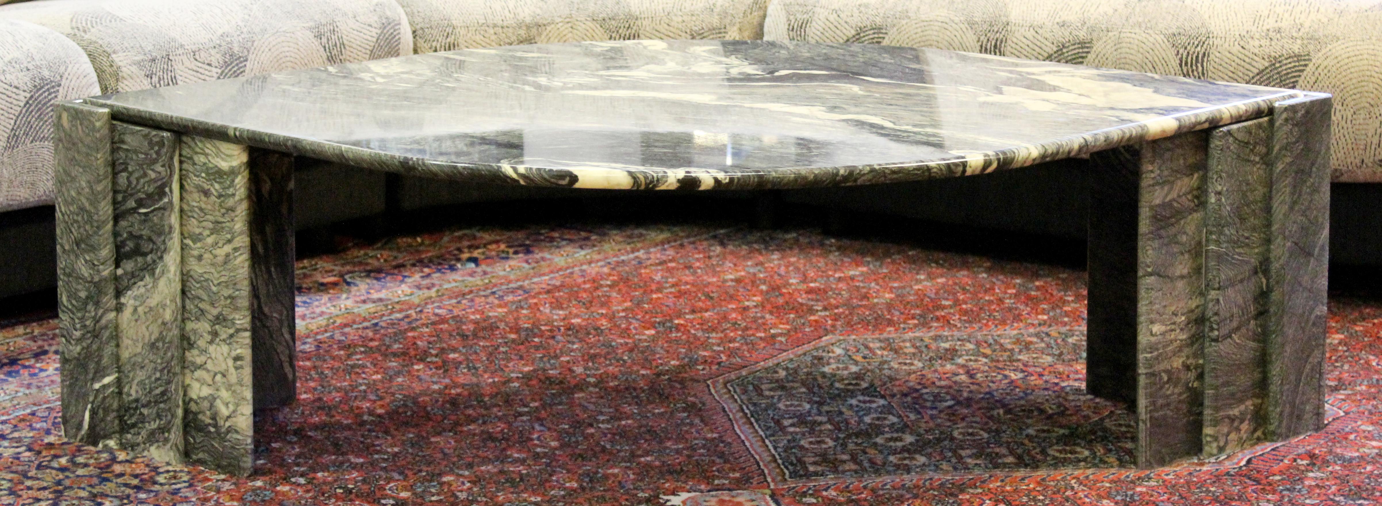 Mid-Century Modern Large Italian Marble Eye Shaped Coffee Table In Good Condition In Keego Harbor, MI