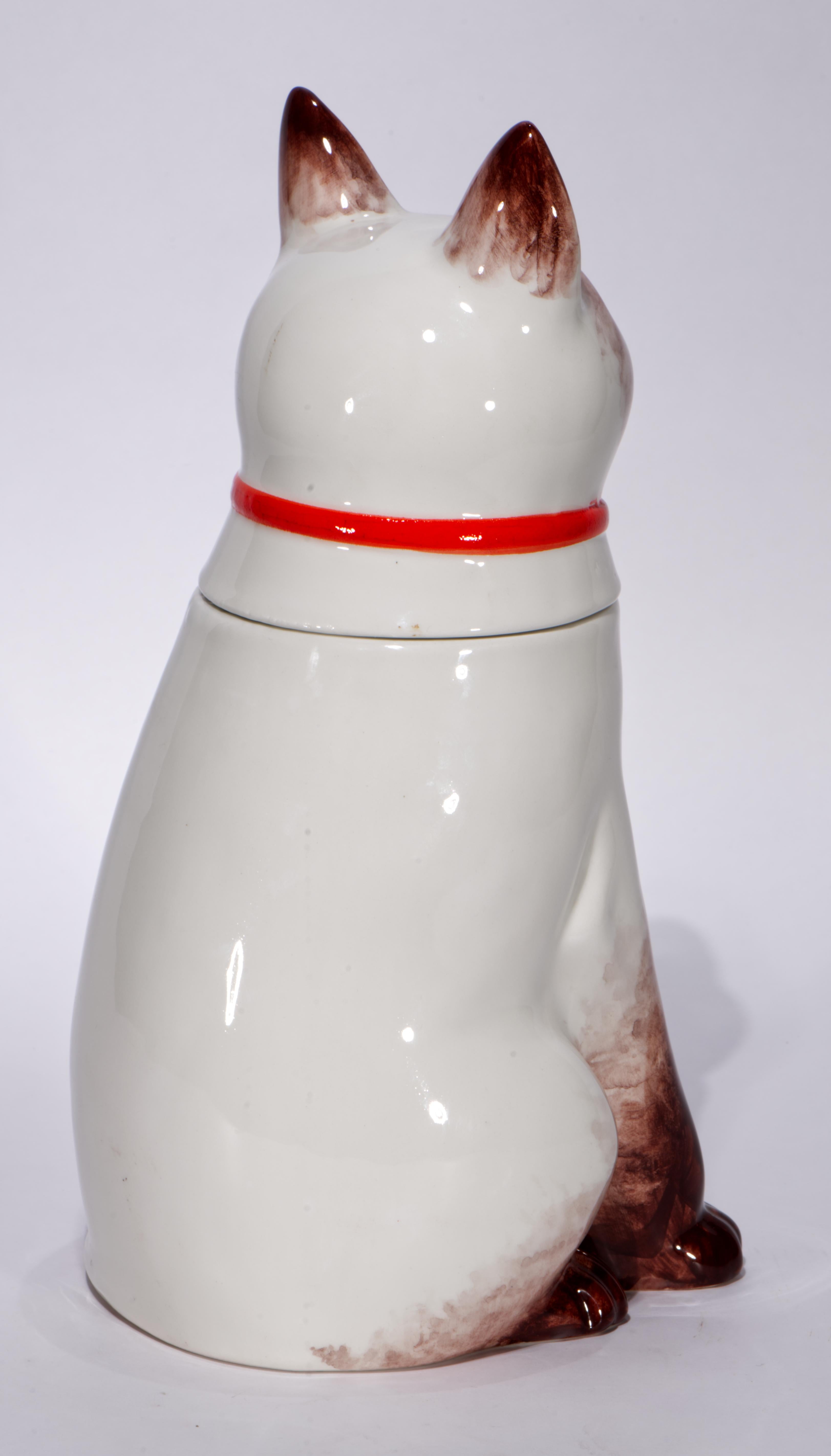 XX secolo Vaso e coperchio in maiolica di grandi dimensioni in stile Mid-Century Modern con gatto siamese seduto Italia 1960-1970 in vendita