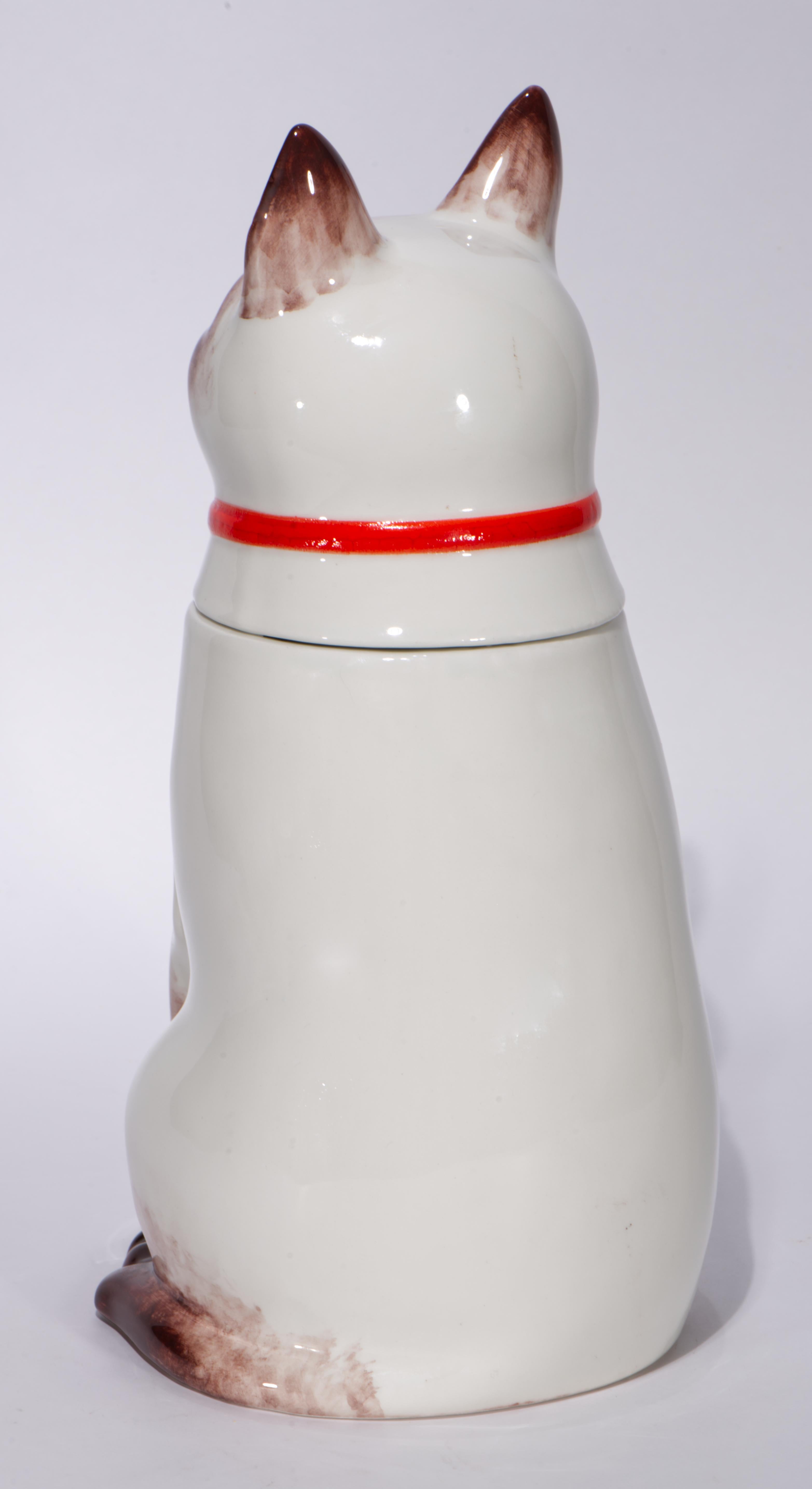 Terracotta Vaso e coperchio in maiolica di grandi dimensioni in stile Mid-Century Modern con gatto siamese seduto Italia 1960-1970 in vendita