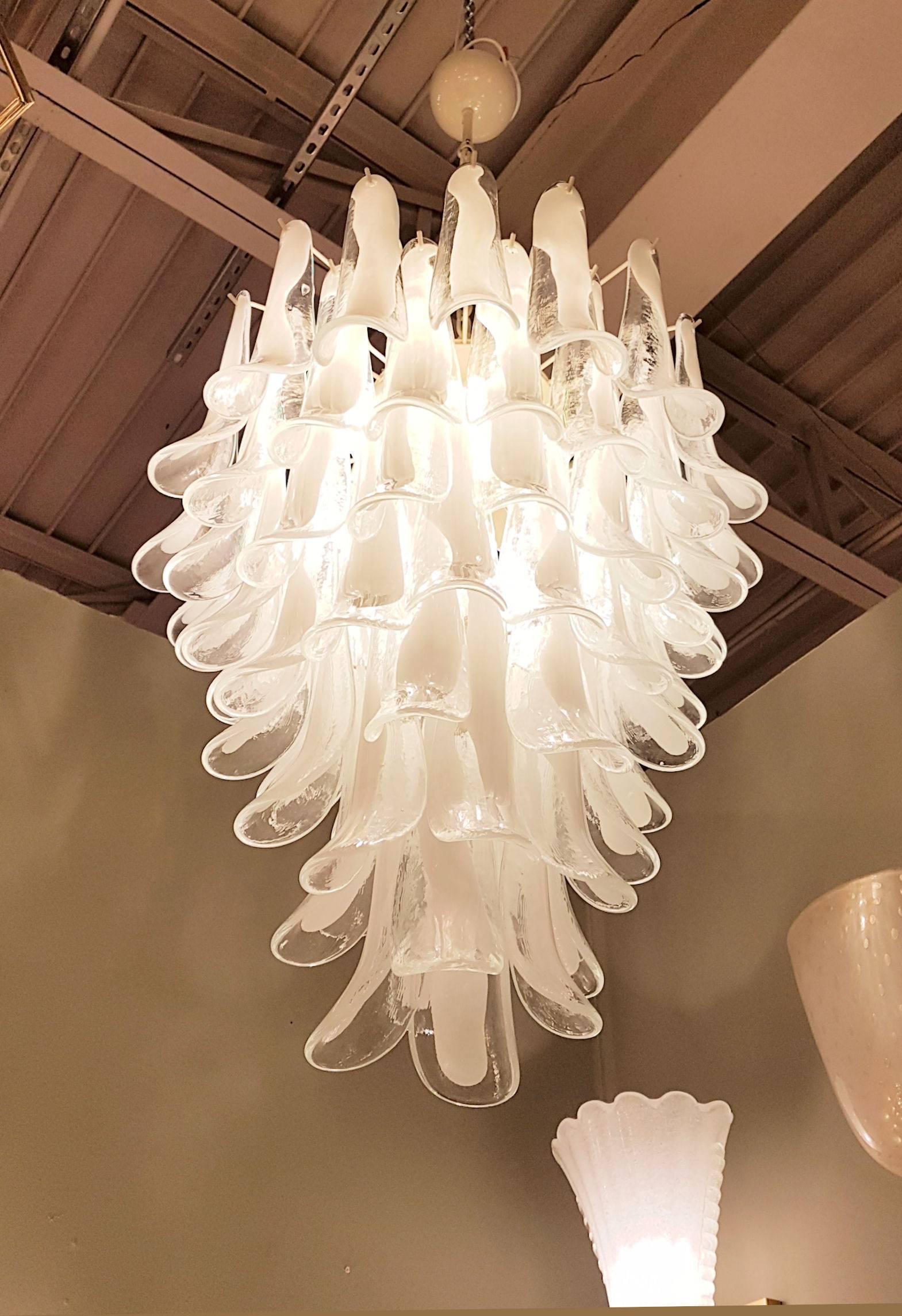 Mid-Century Modern Large Mazzega White/Clear Murano Petals Chandelier In Excellent Condition In Dallas, TX