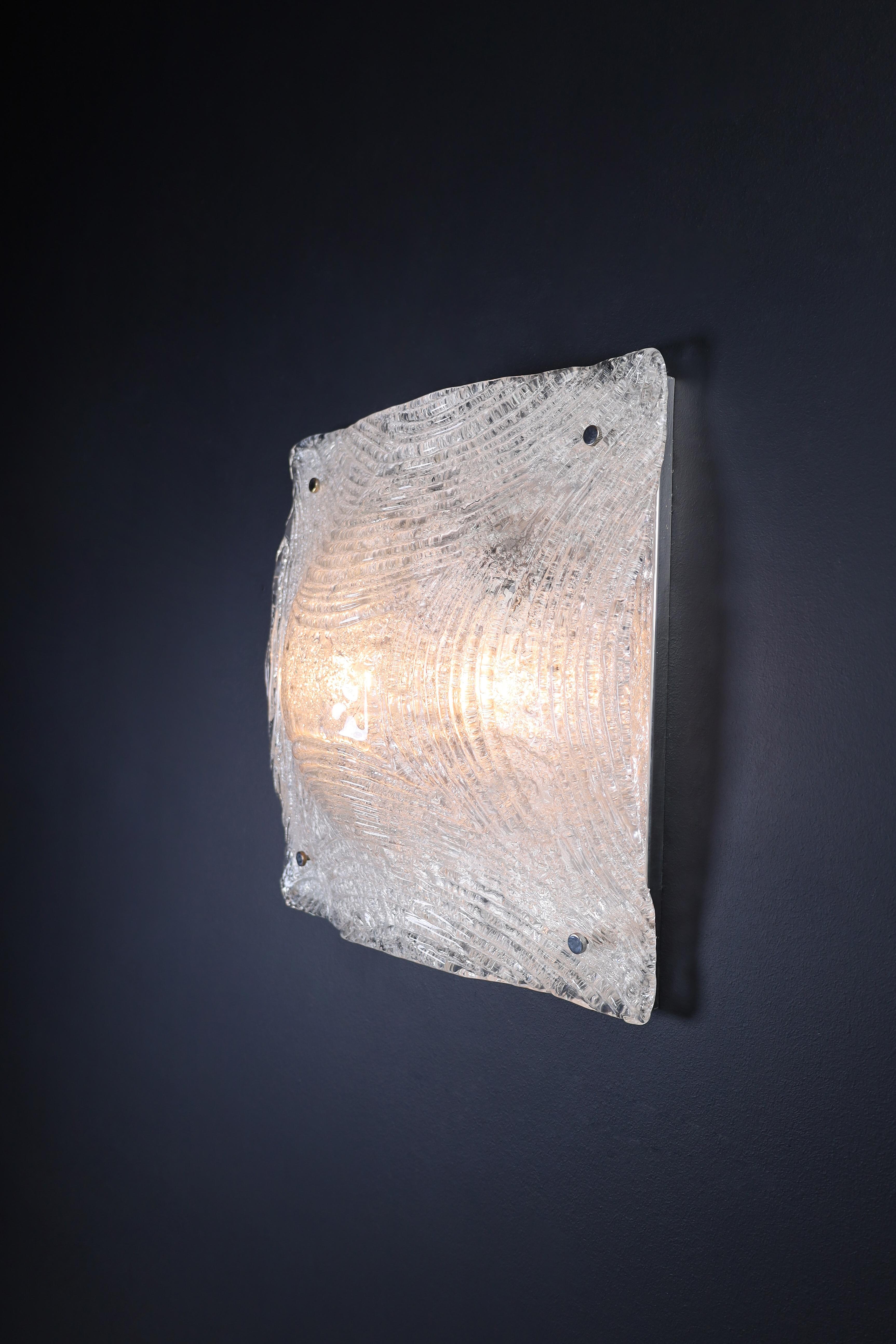 Mid-Century Modern Large Murano Flush Mount / Wall light, Italy 1960s For Sale 4