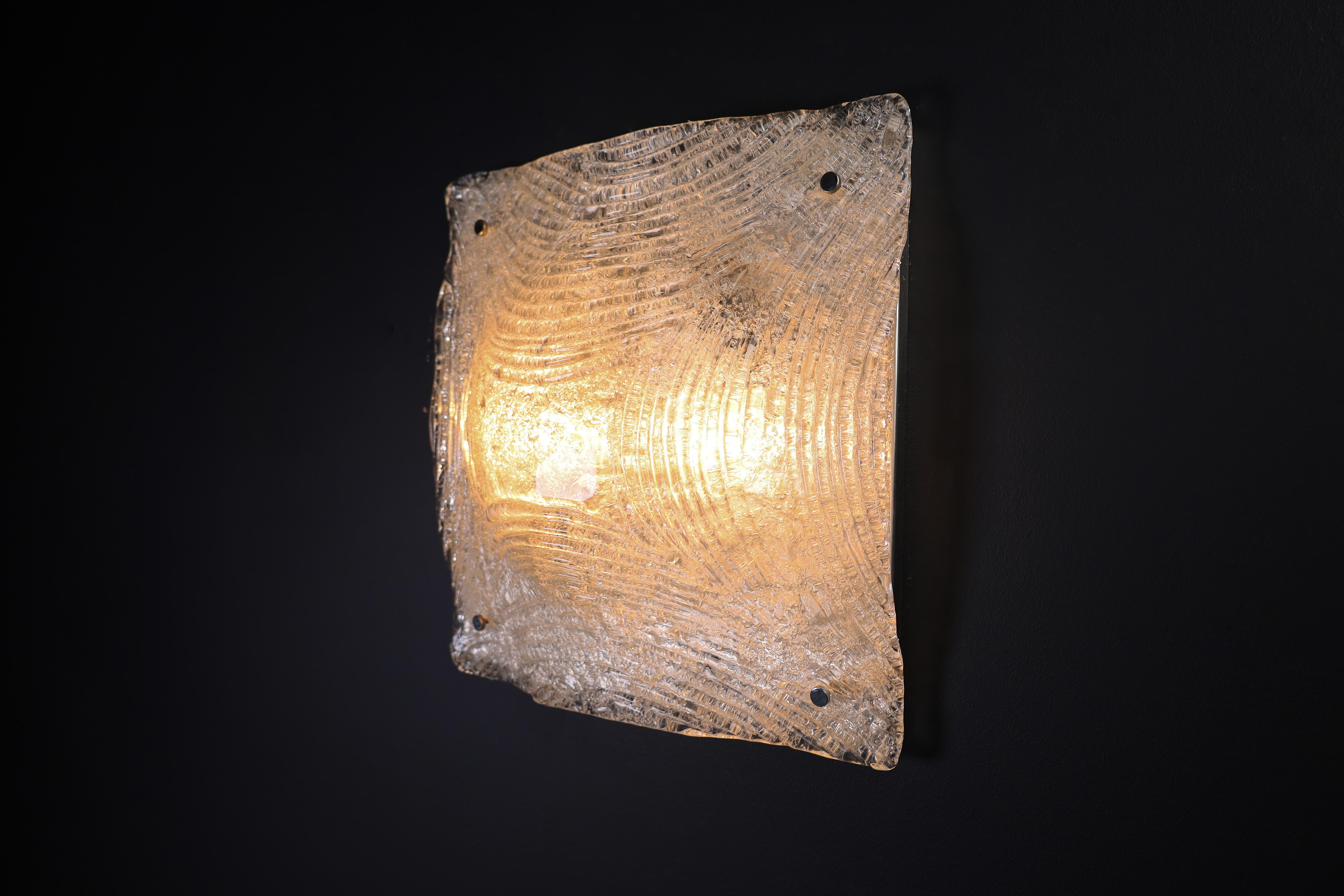 Mid-Century Modern Large Murano Flush Mount / Wall light, Italy 1960s   For Sale 5