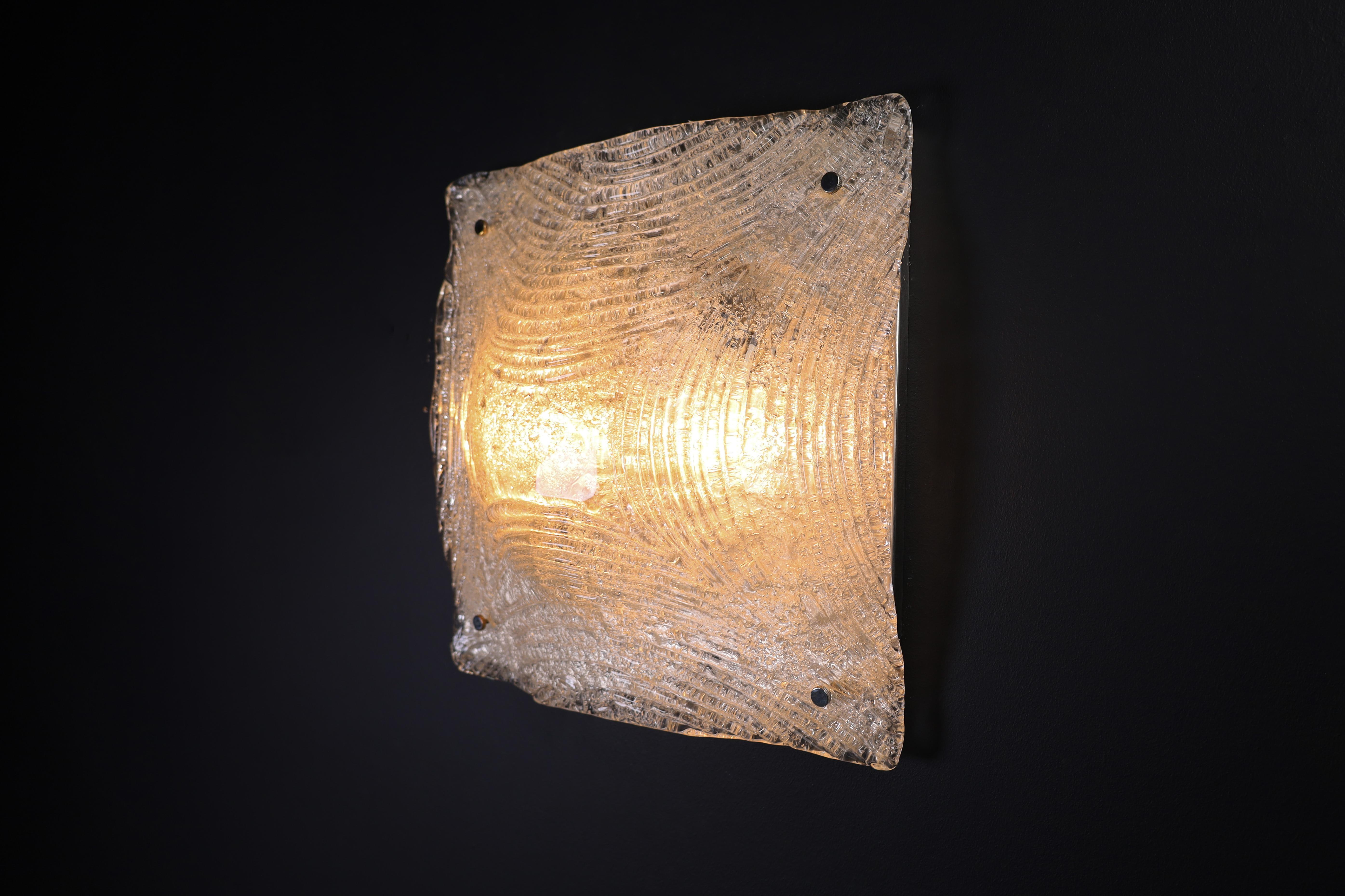 Mid-Century Modern Large Murano Flush Mount / Wall light, Italy 1960s For Sale 5