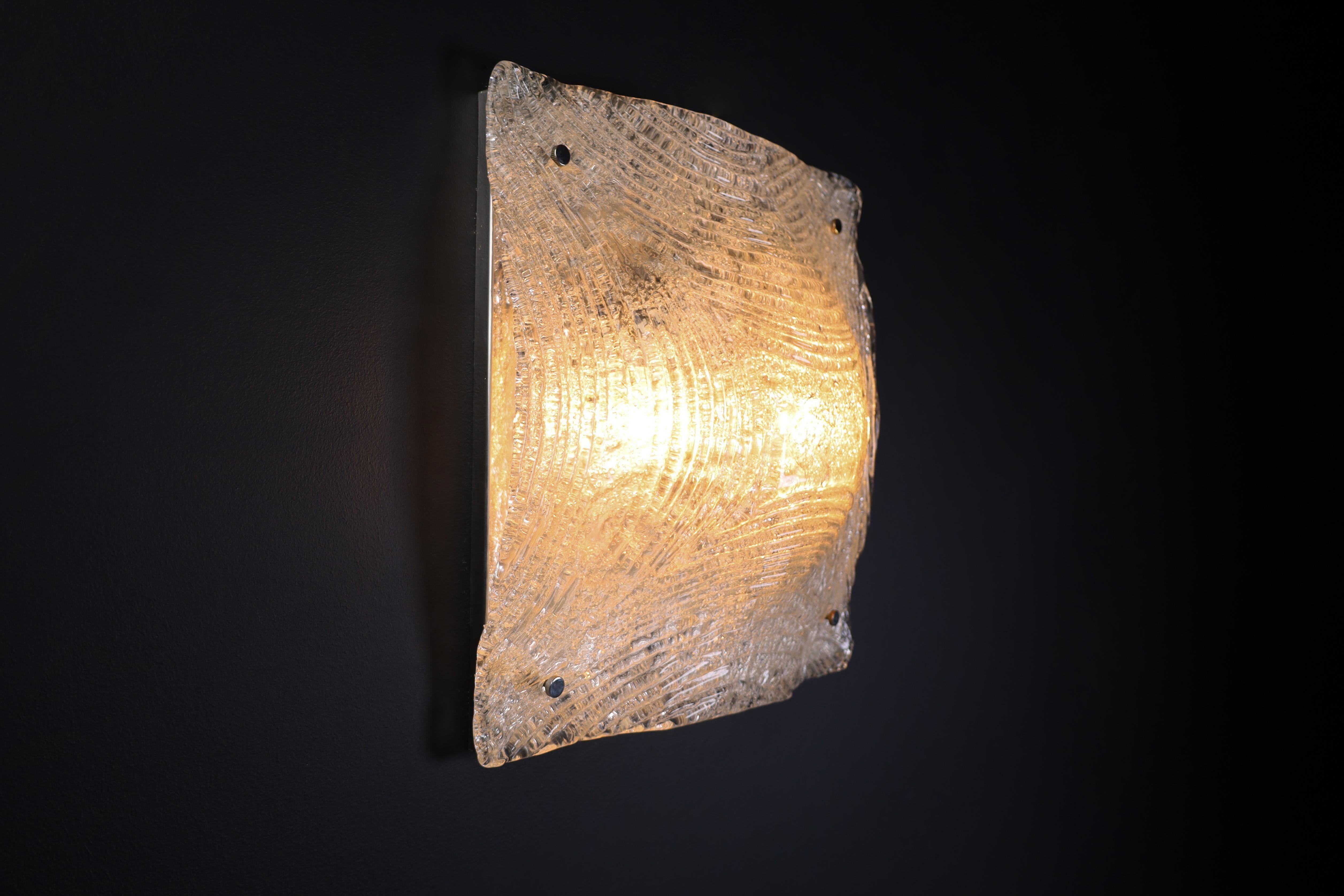 Mid-Century Modern Large Murano Flush Mount / Wall light, Italy 1960s   For Sale 6