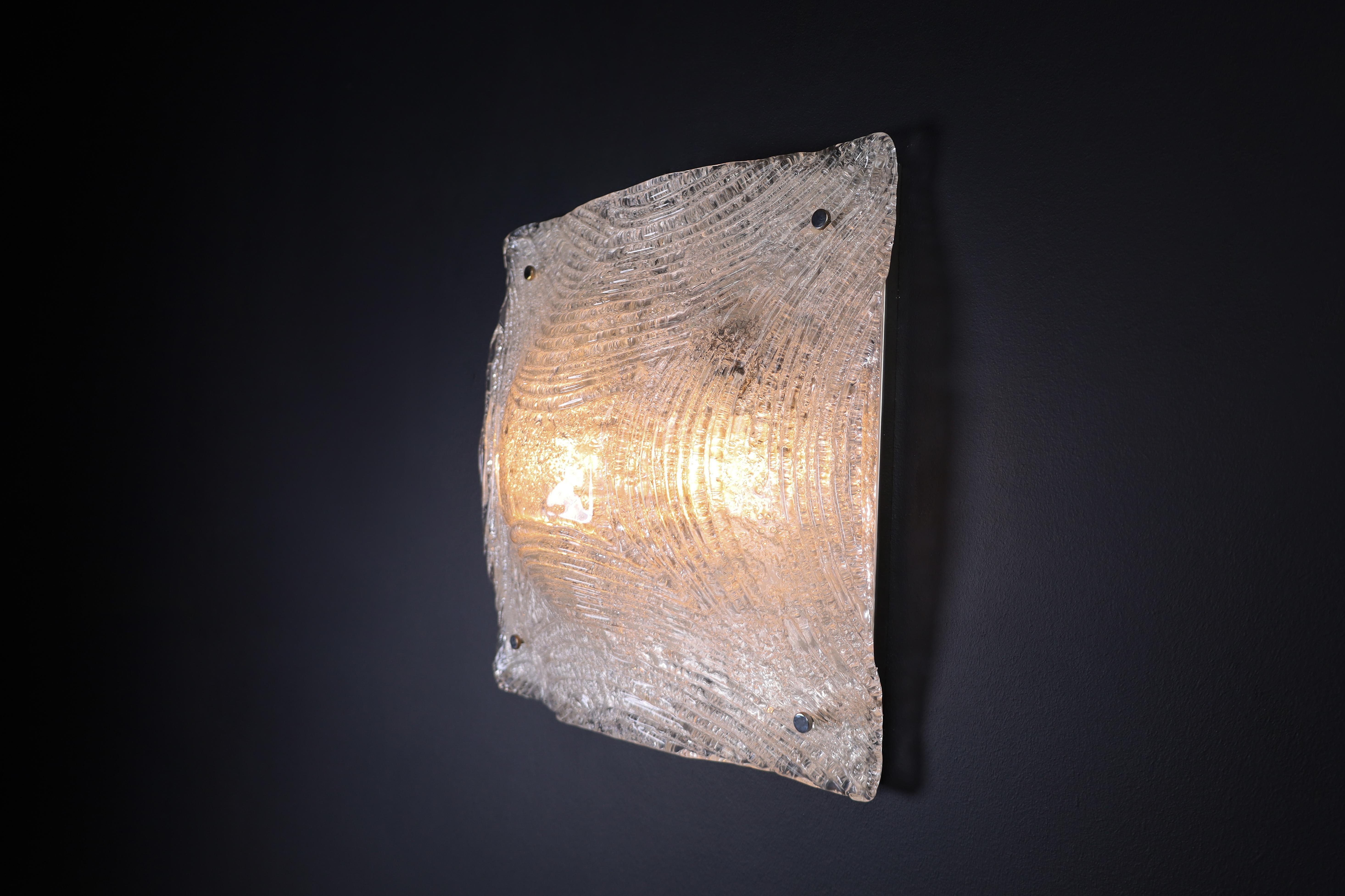 Mid-Century Modern Large Murano Flush Mount / Wall light, Italy 1960s   For Sale 2