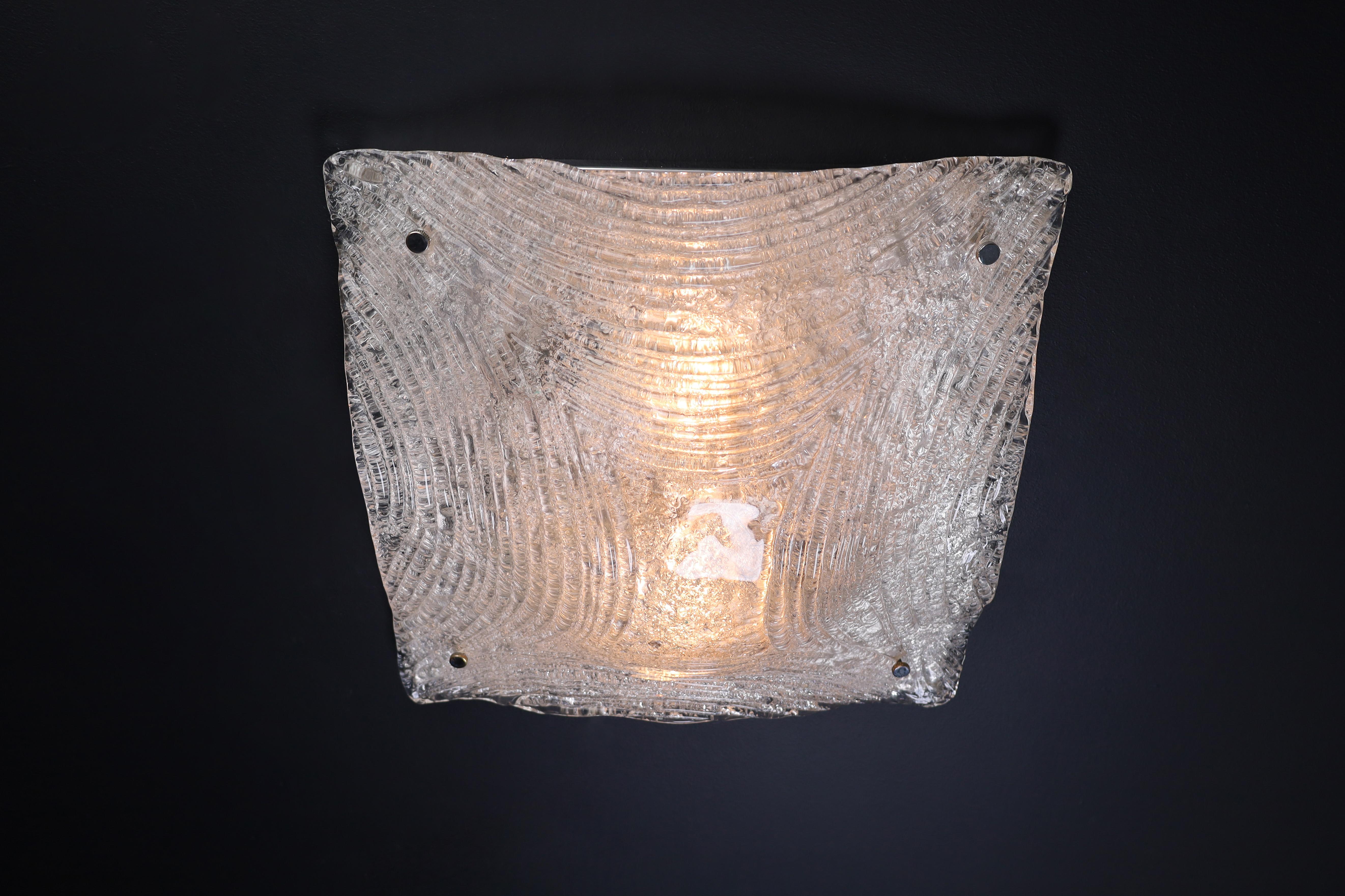Mid-Century Modern Large Murano Flush Mount / Wall light, Italy 1960s For Sale 3