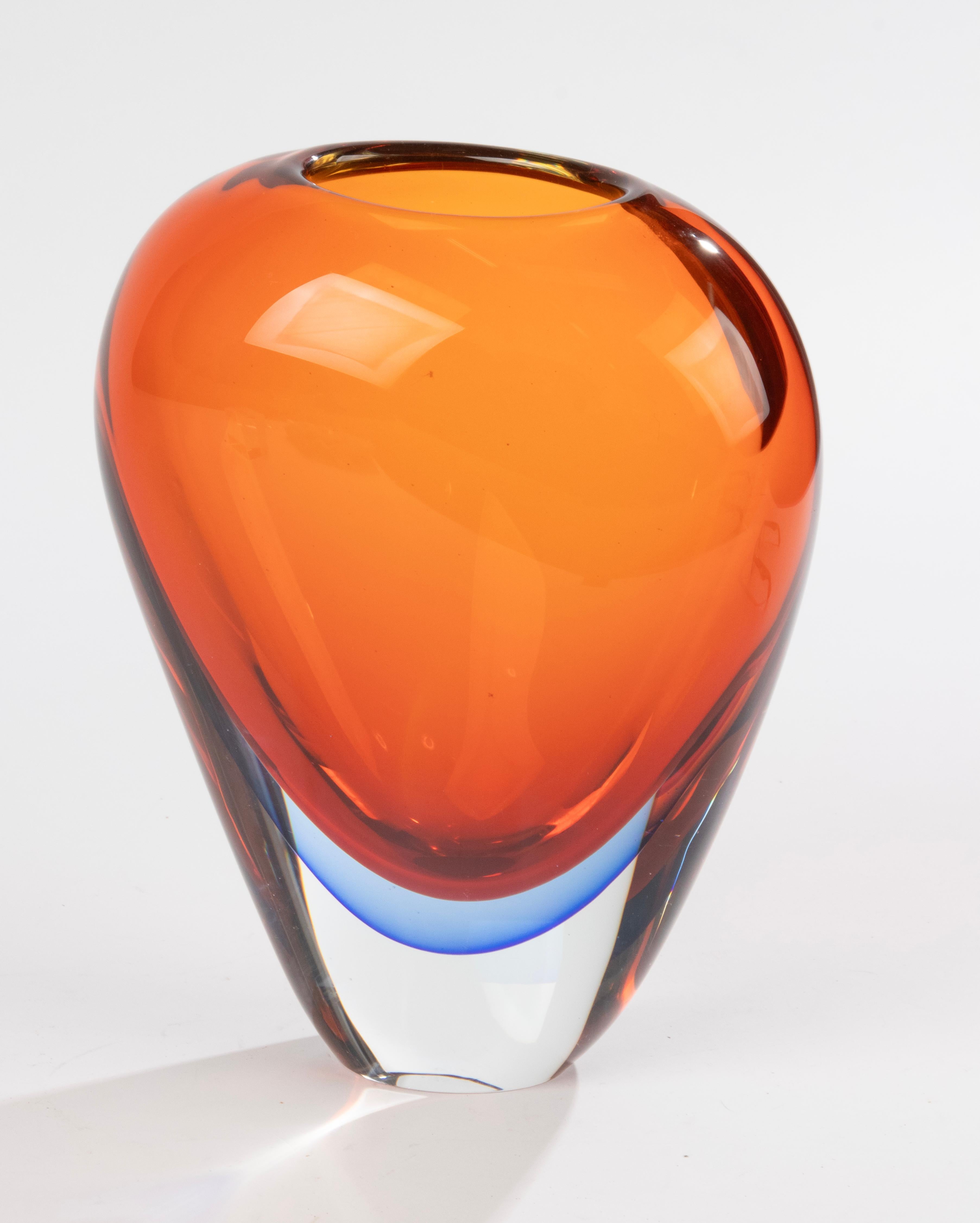 A beautiful large Murano glass vase, attributed to the Italian designer Flavio poli. The vase is in very good condition, no chips and no feta bites. 
Beautiful colors. Heavy and thick walled

Dimensions: 20 x 11 cm and 26,5 cm tall. 
Free shipping