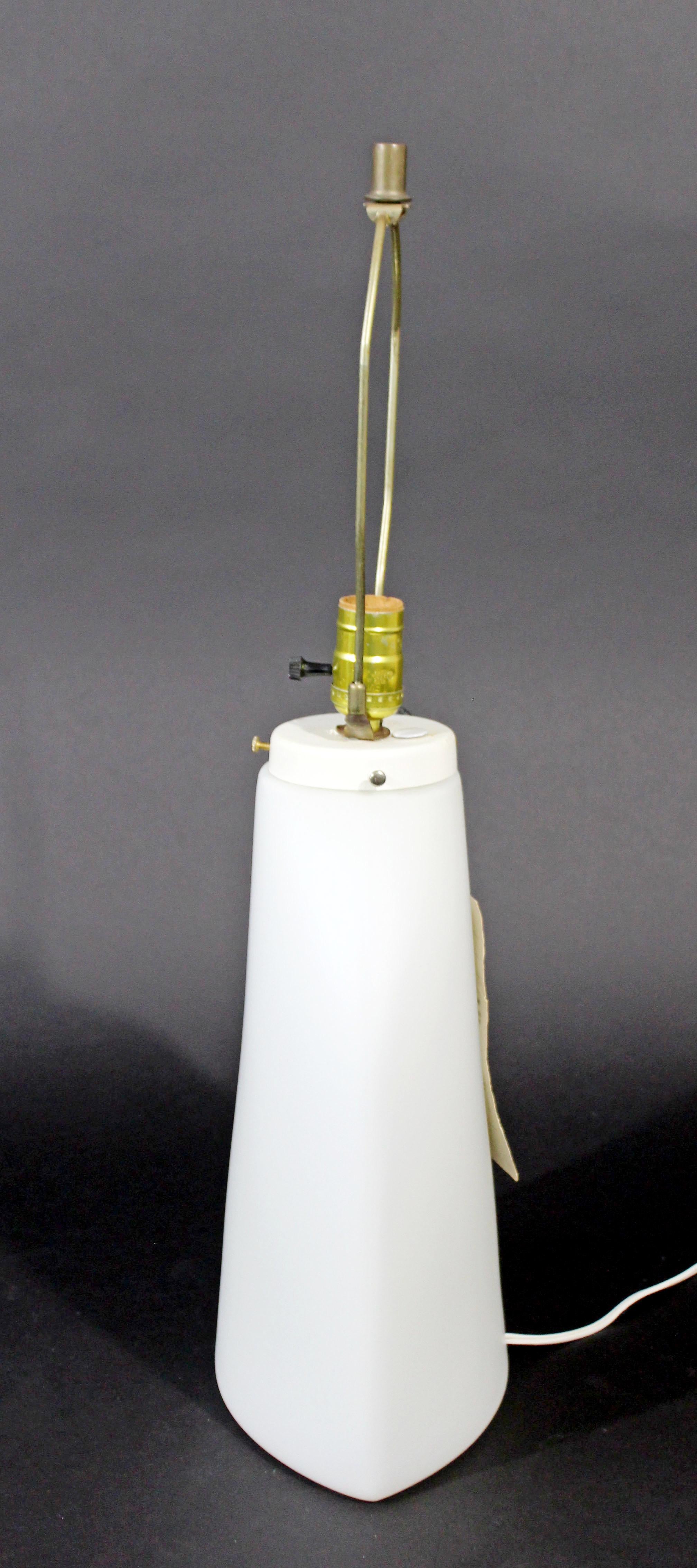 American Mid-Century Modern Large Peill Putzler Koch & Lowy White Glass Table Lamp, 1970s For Sale