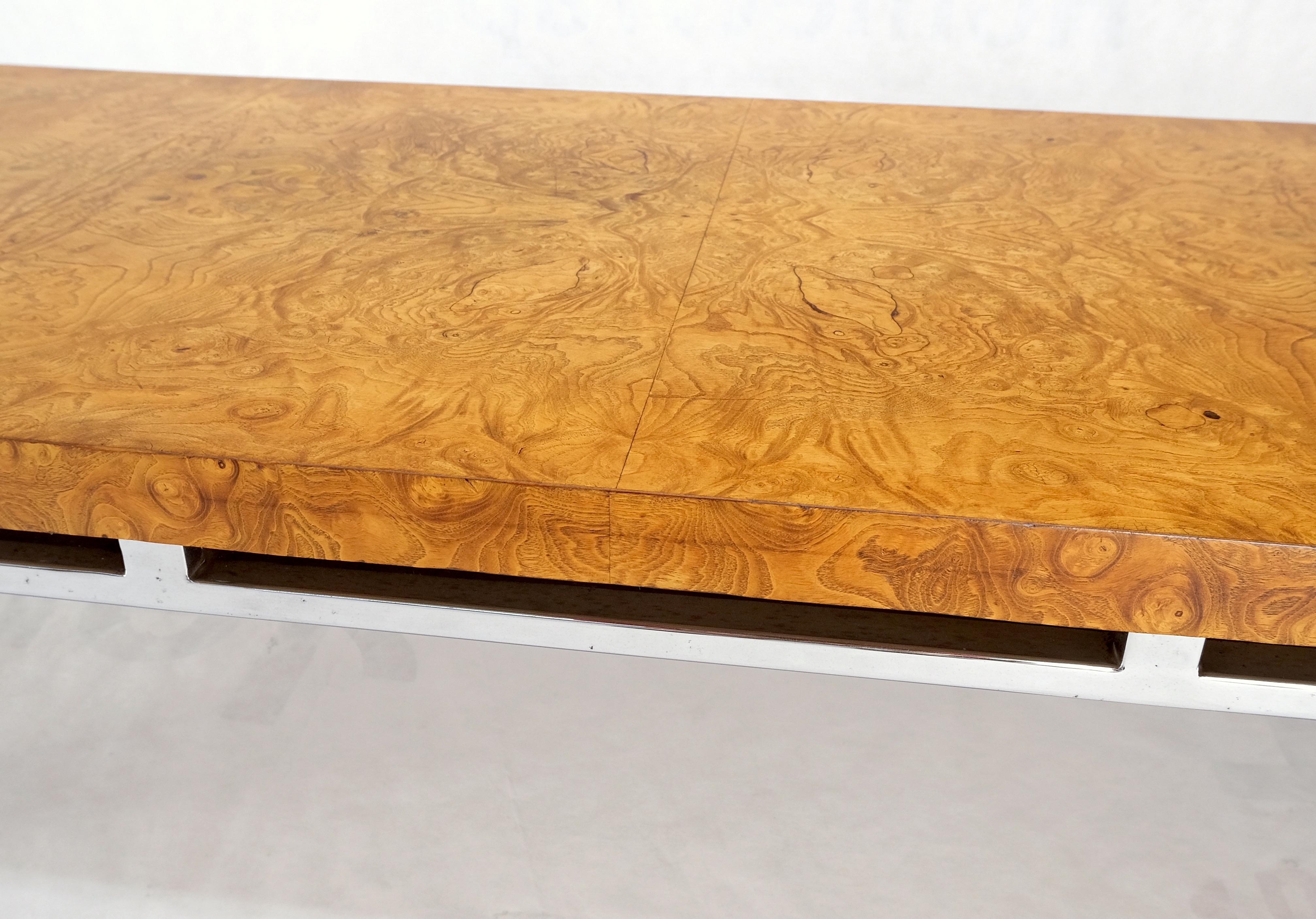 Grande table basse rectangulaire en bois de ronce assortie à un livre moderne du milieu du siècle, avec base en chrome Milo Baughman atr. MINT !
