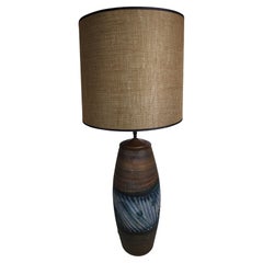 Große skulpturale Mid-Century-Modern-Tischlampe aus handgedrehter Keramik
