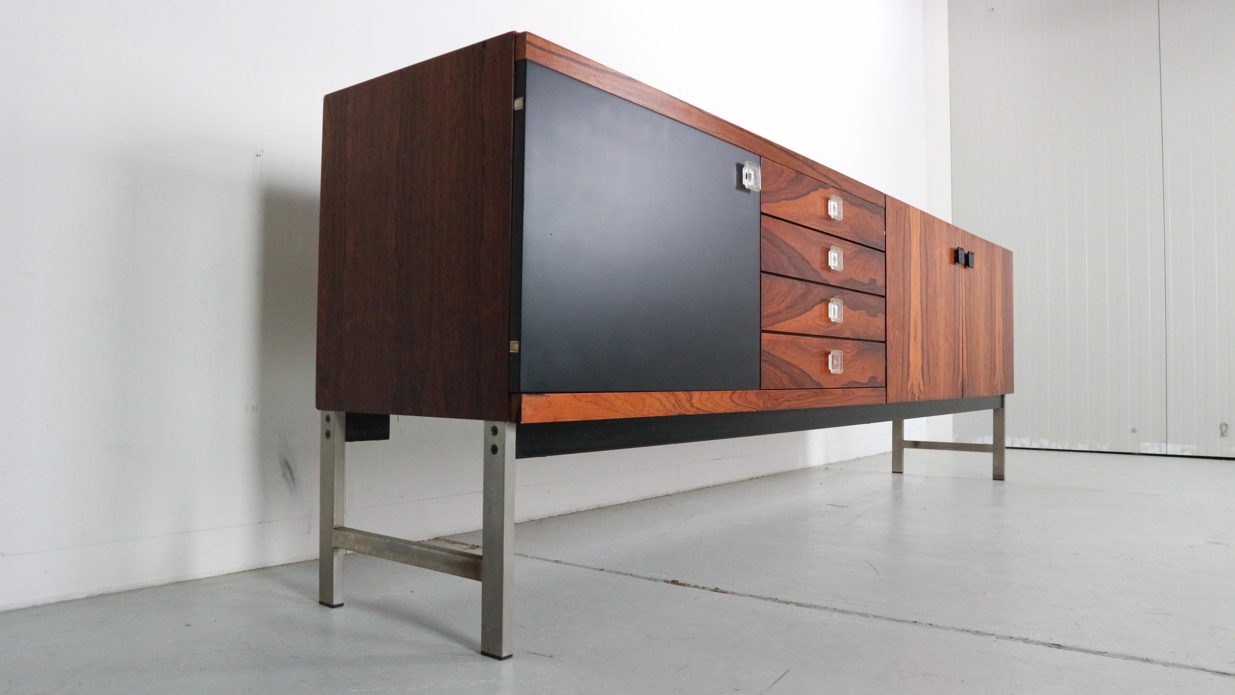 Mid-Century Modern Large Sideboard/Credenza for Fristho, 1960s Dutch Design In Good Condition For Sale In The Hague, NL