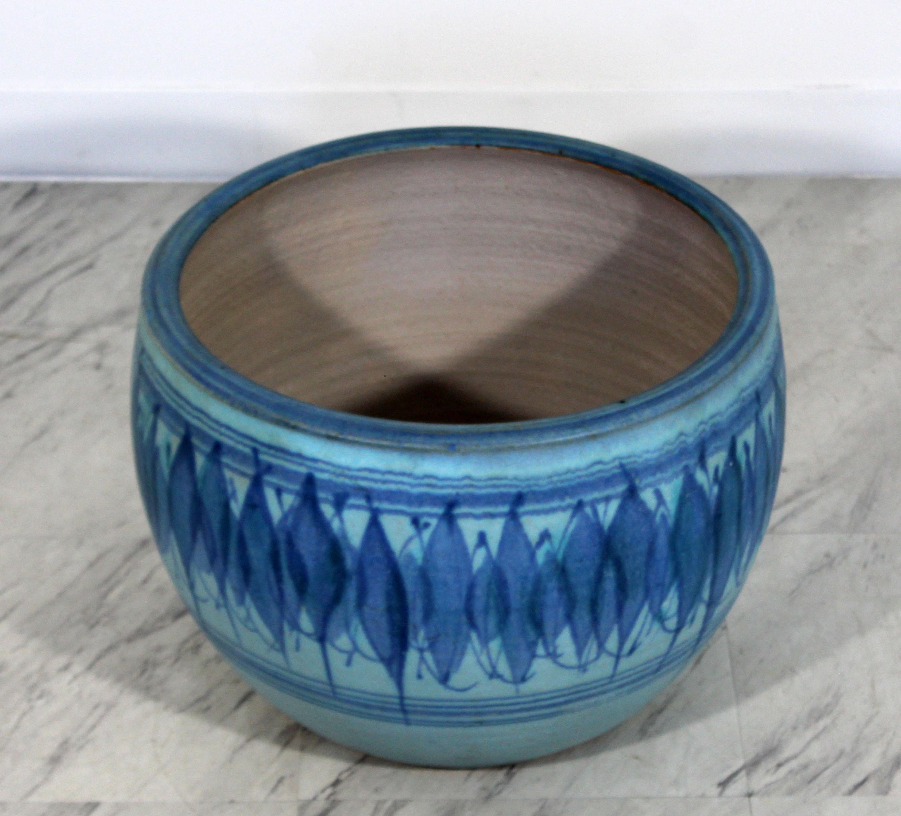 For your consideration is a, rare, large, exquisite, blue glazed ceramic pot, signed by J.T. Abernathy, circa 1960s. Cranbrook Studio artist. In excellent condition. The dimensions are 17