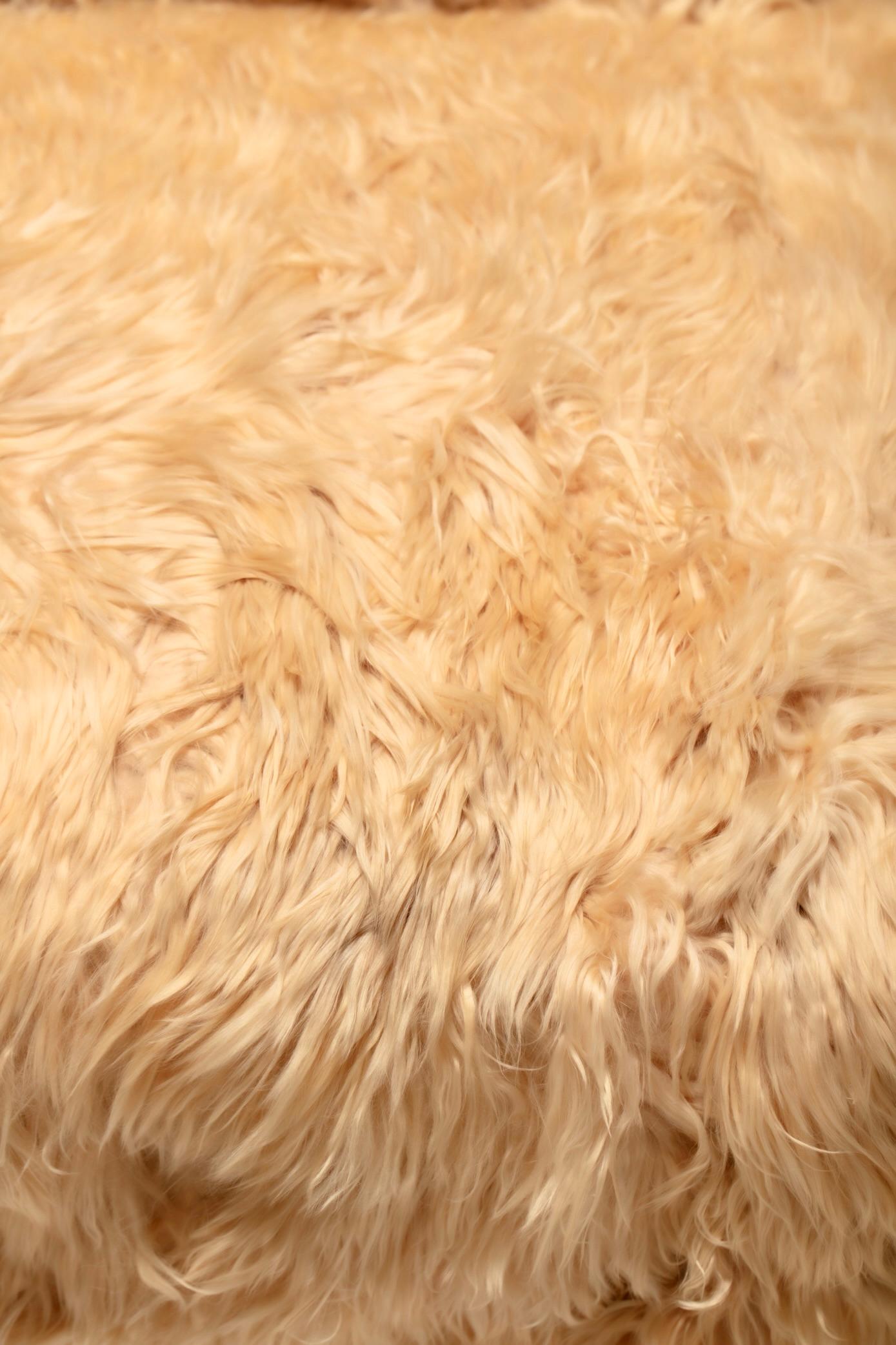 Sillas de salón tipo pantuflas de alpaca peruana, modernas de mediados de siglo en venta 13