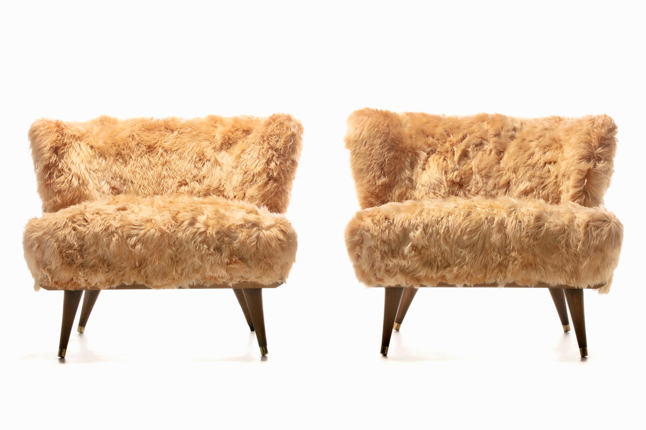 Sillas de salón tipo pantuflas de alpaca peruana, modernas de mediados de siglo Moderno de mediados de siglo en venta