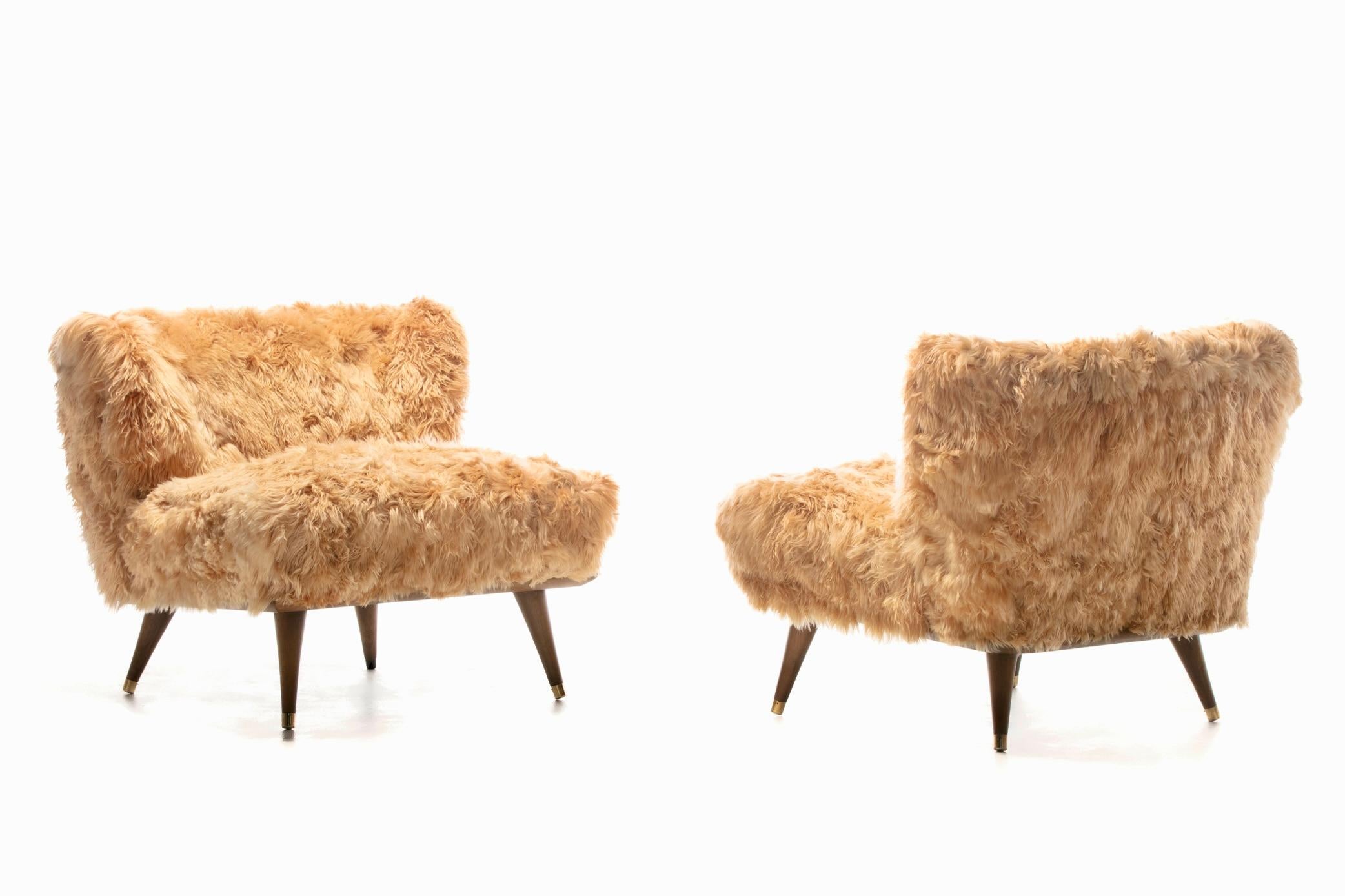 Sillas de salón tipo pantuflas de alpaca peruana, modernas de mediados de siglo mediados del siglo XX en venta