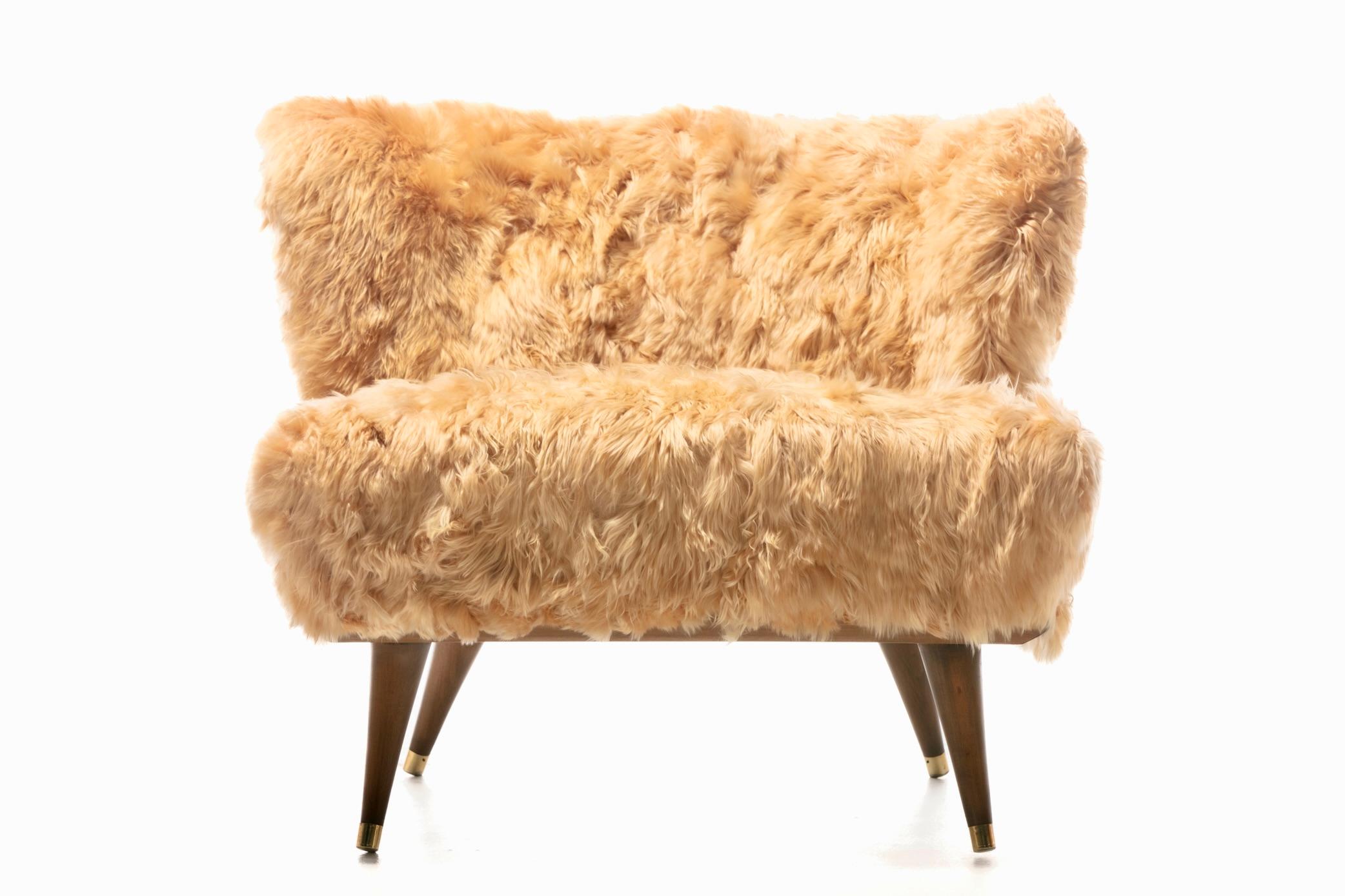 Sillas de salón tipo pantuflas de alpaca peruana, modernas de mediados de siglo Cuero en venta